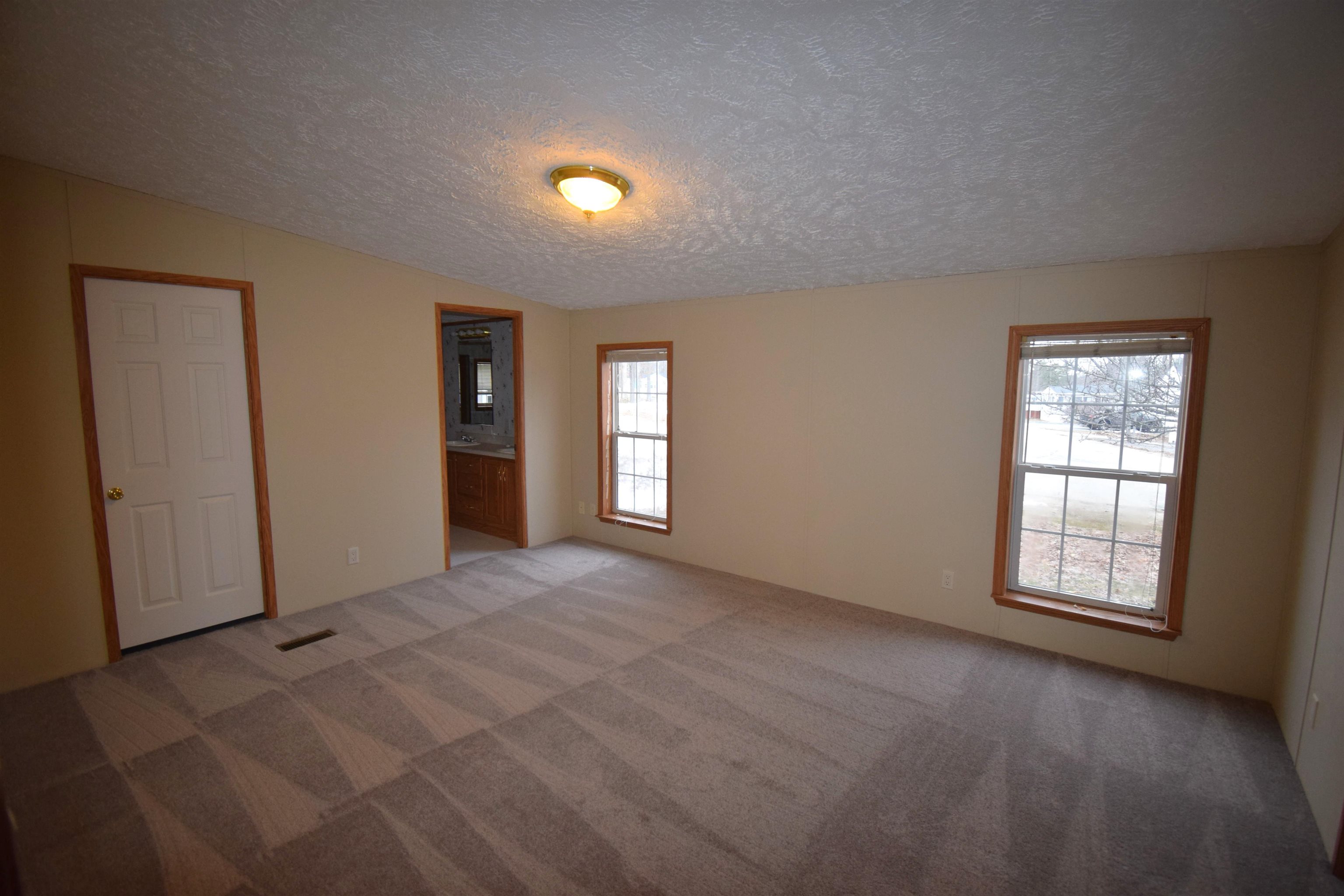 6 George's Ln, Fremont, NH 03044