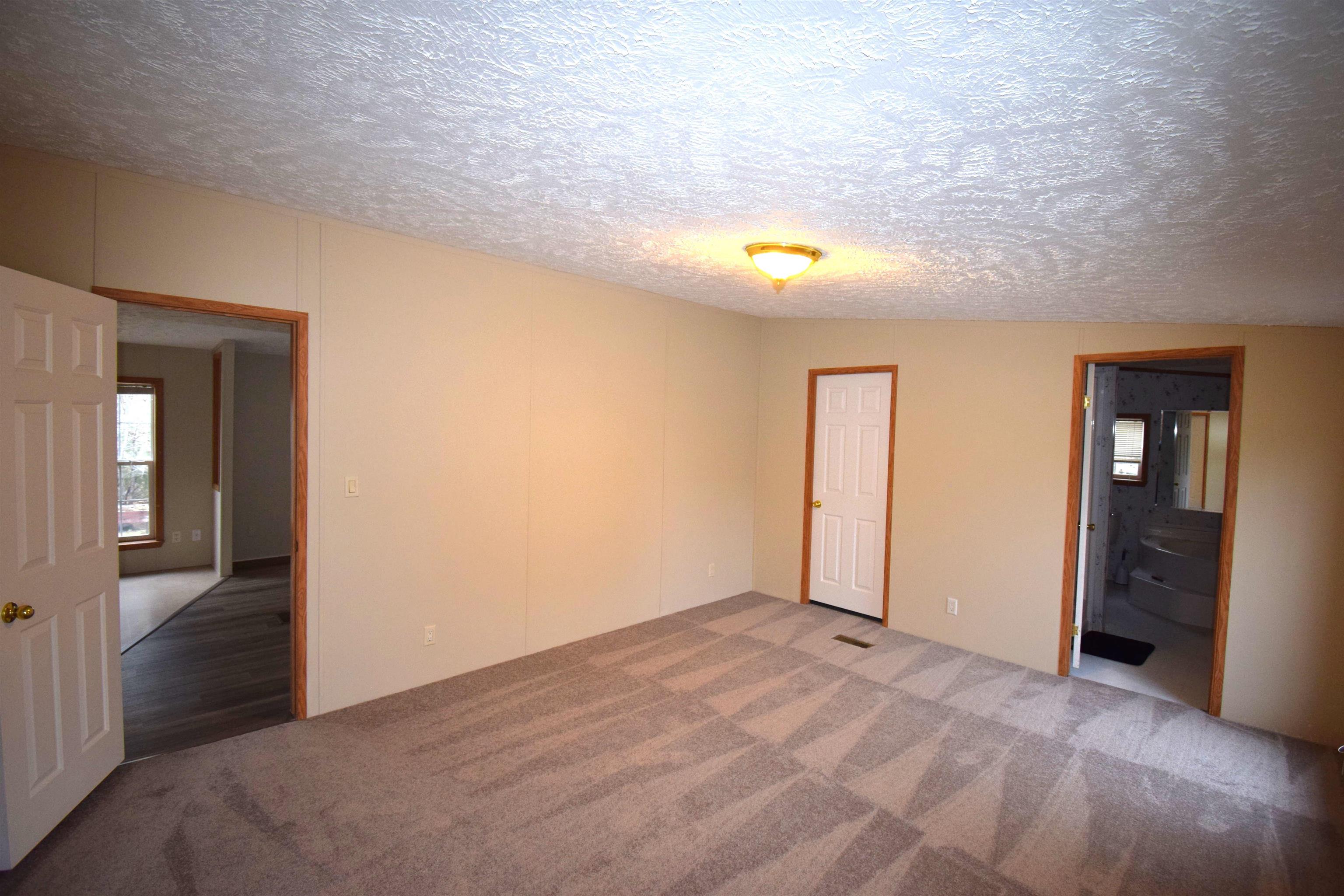 6 George's Ln, Fremont, NH 03044