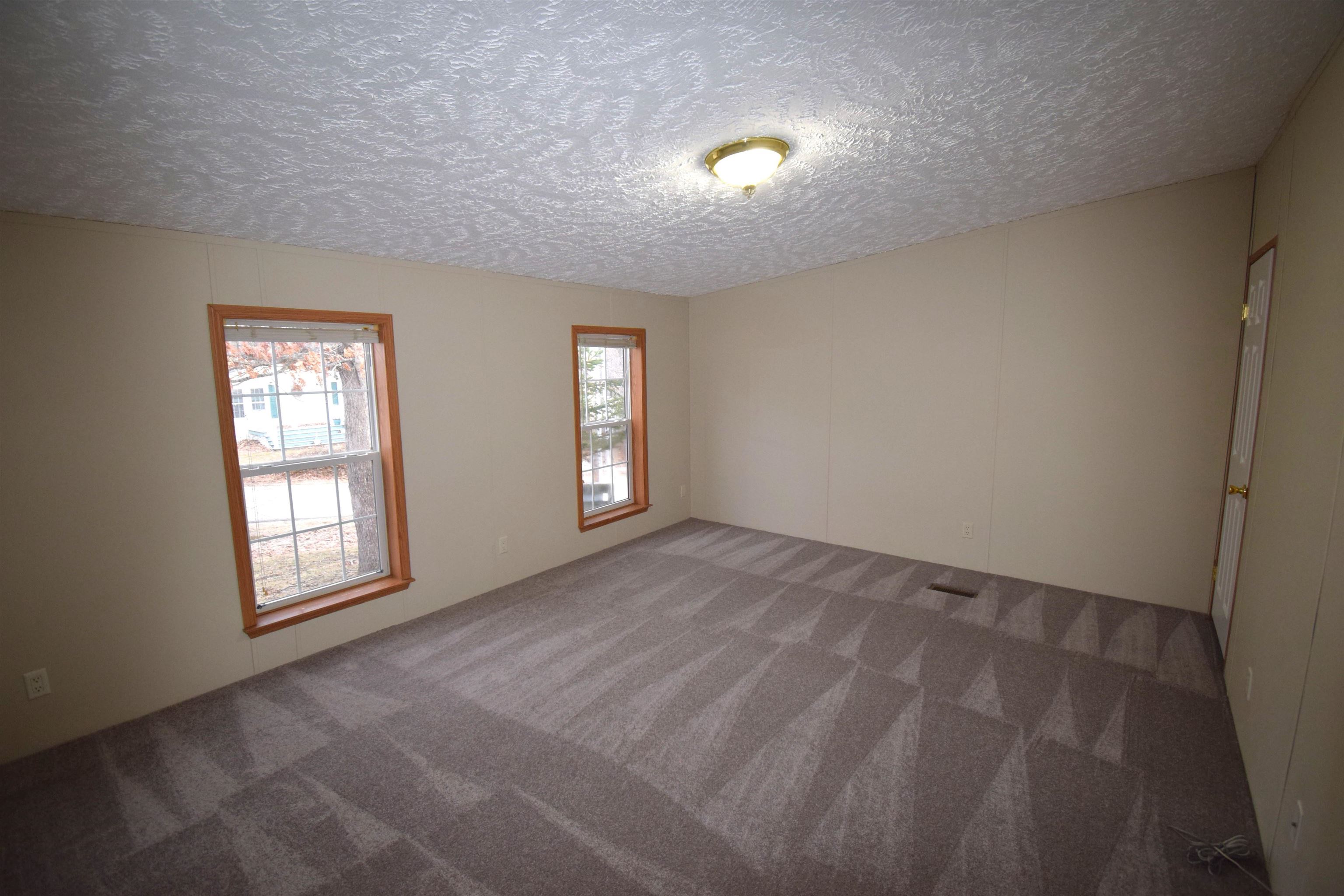 6 George's Ln, Fremont, NH 03044