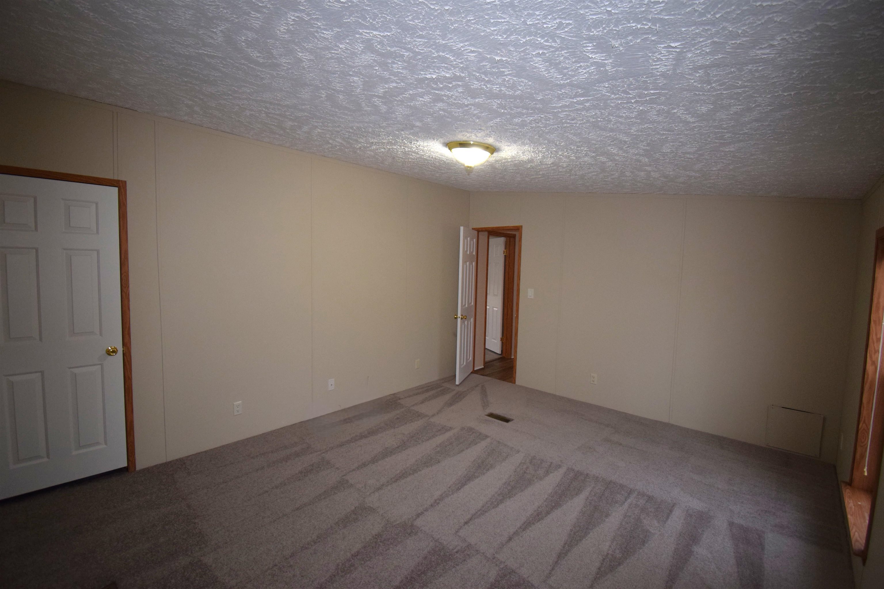 6 George's Ln, Fremont, NH 03044