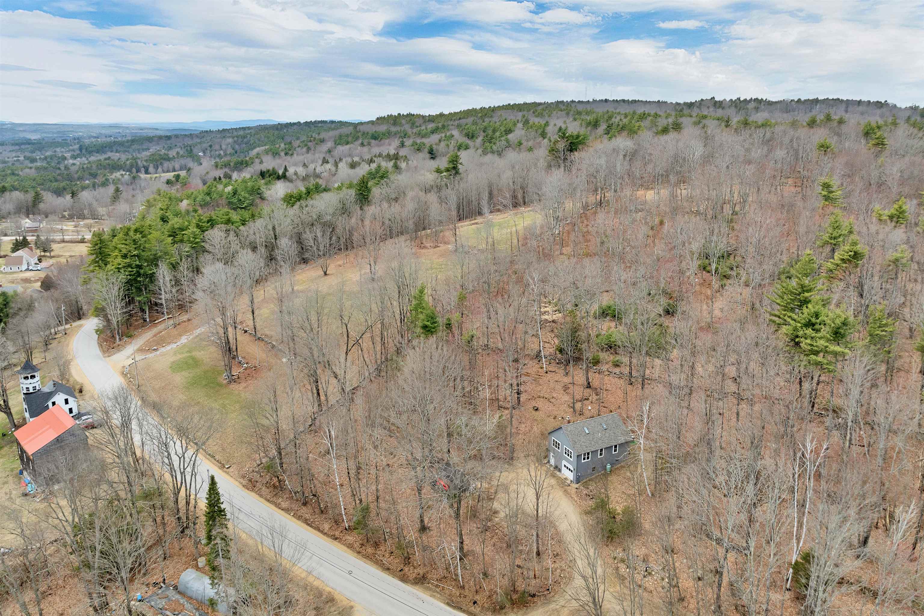 7298 Oak Hill Rd, Loudon, NH 03307