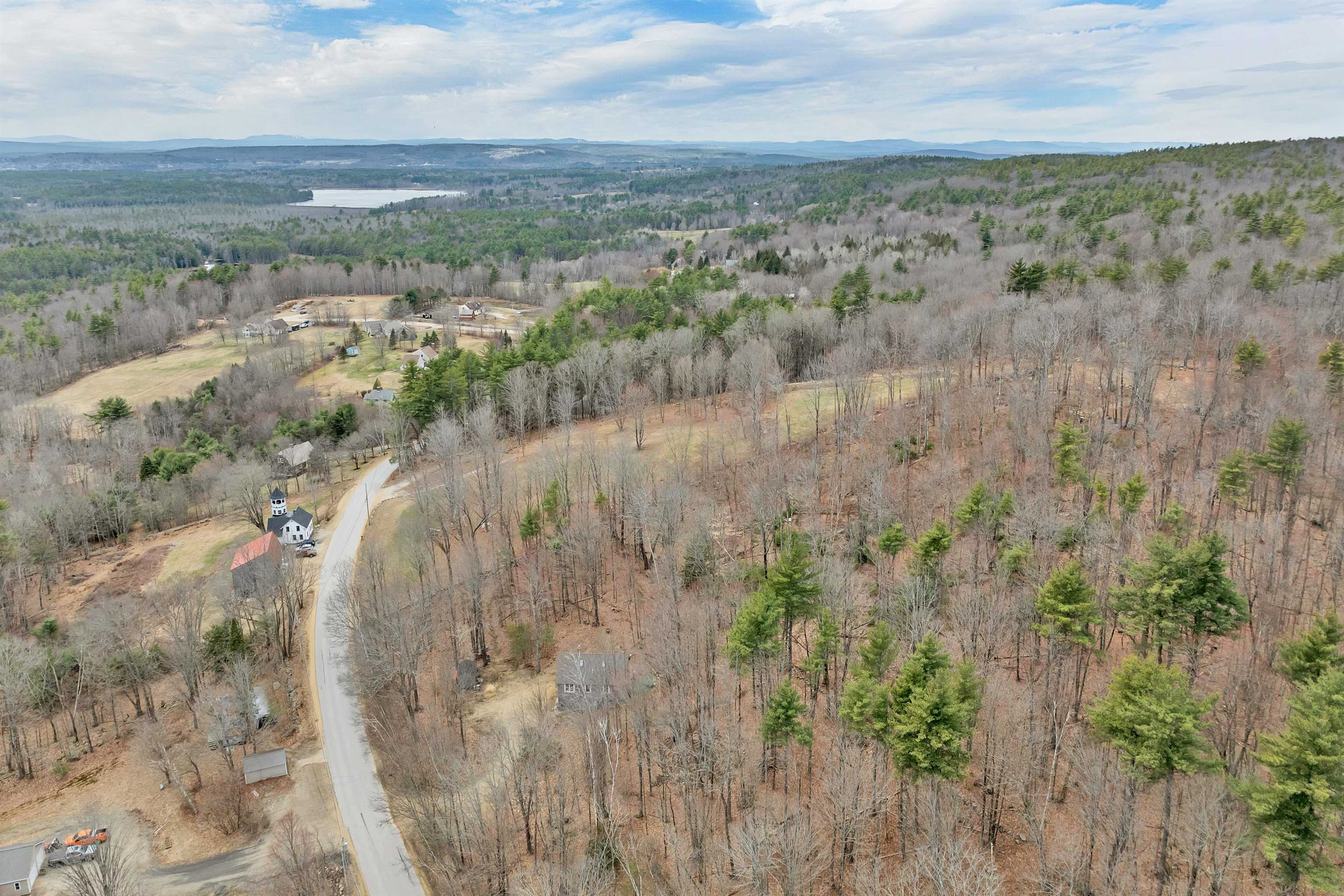 7298 Oak Hill Rd, Loudon, NH 03307