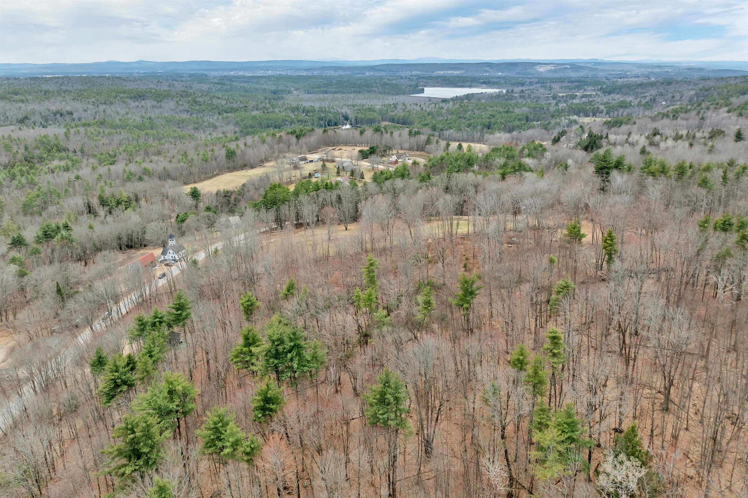 7298 Oak Hill Rd, Loudon, NH 03307