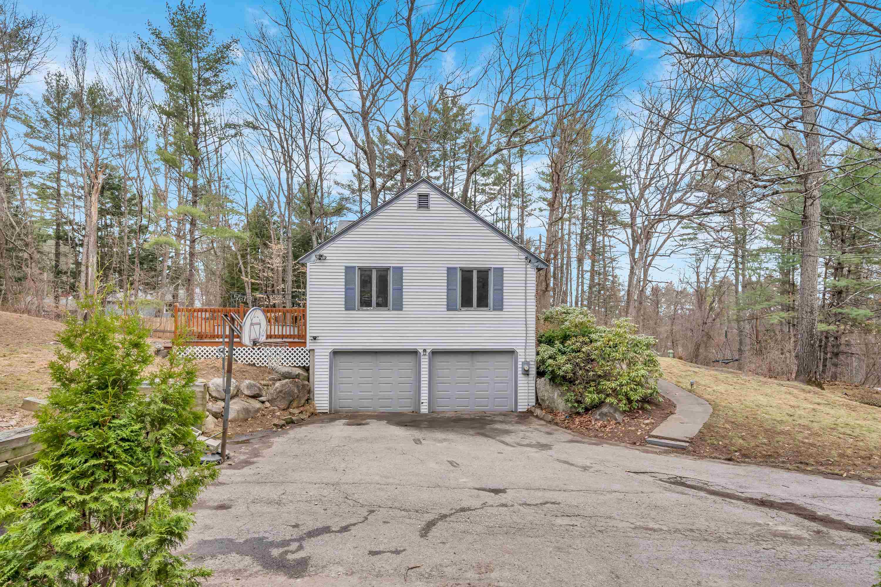 1 Williamsburg Dr, Amherst, NH 03031