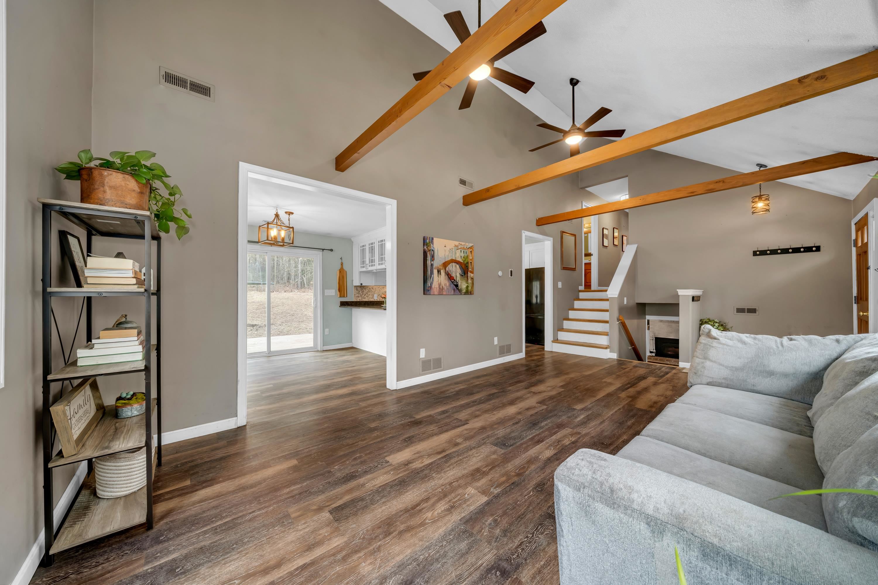 1 Williamsburg Dr, Amherst, NH 03031