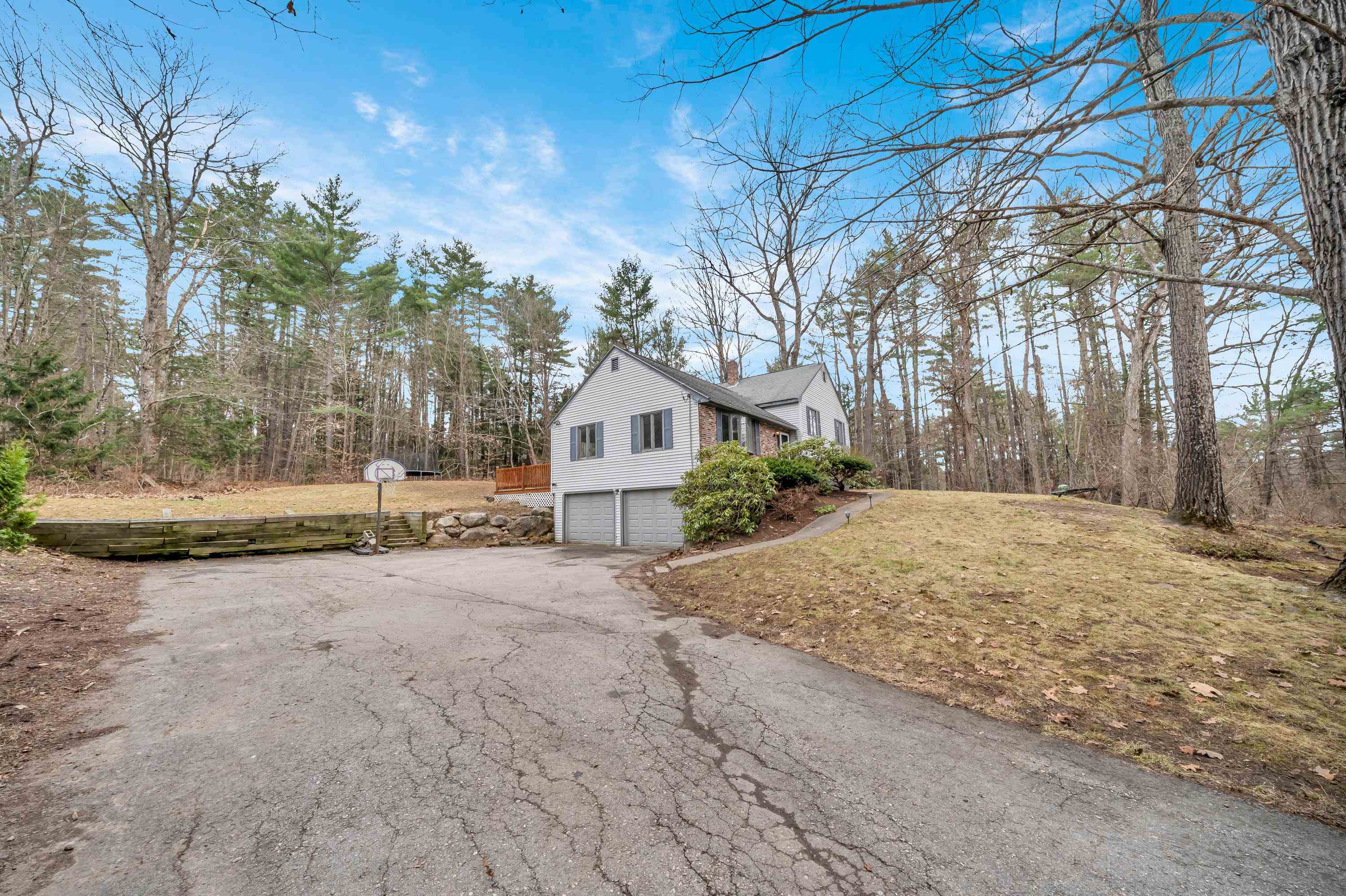 1 Williamsburg Dr, Amherst, NH 03031