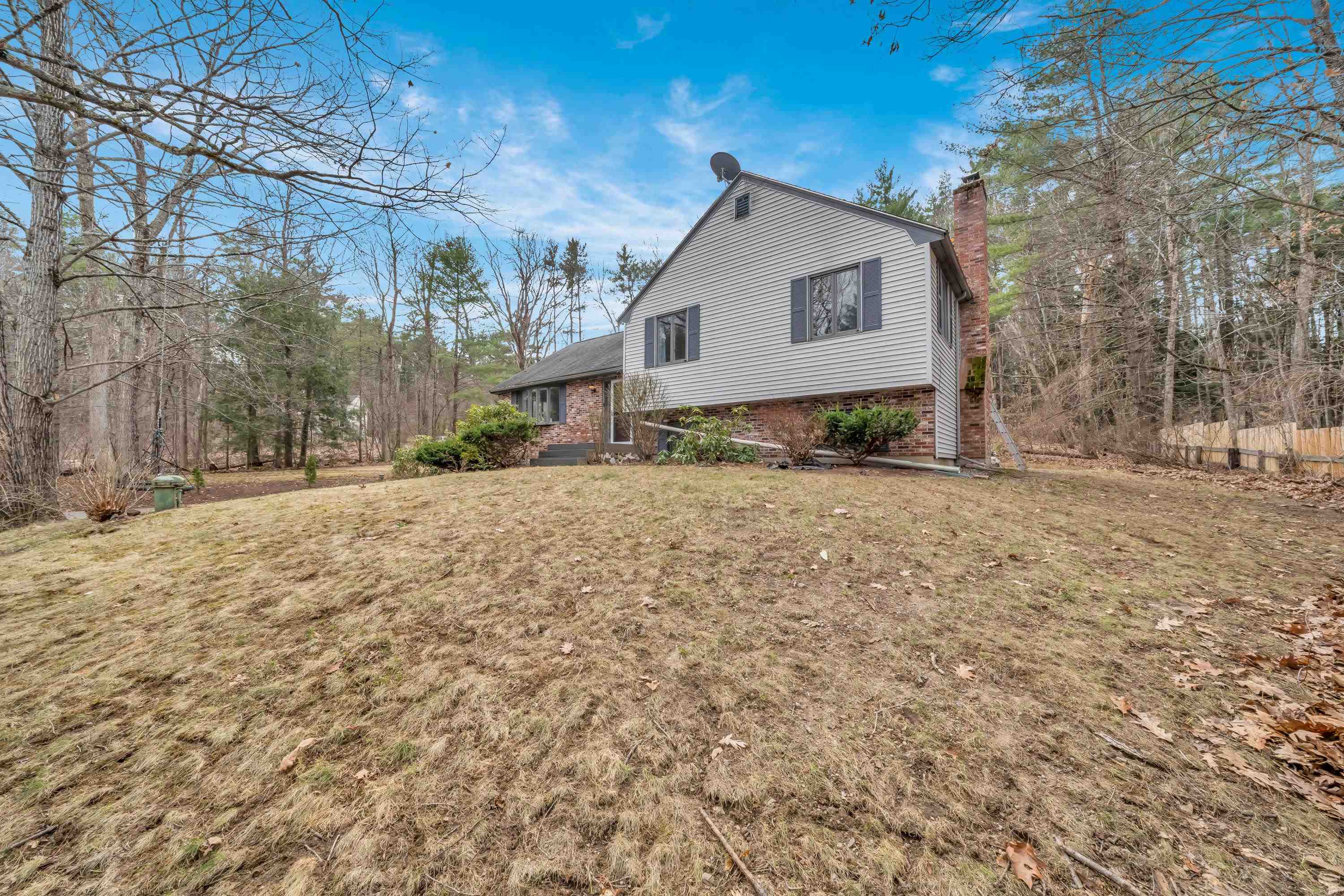 1 Williamsburg Dr, Amherst, NH 03031