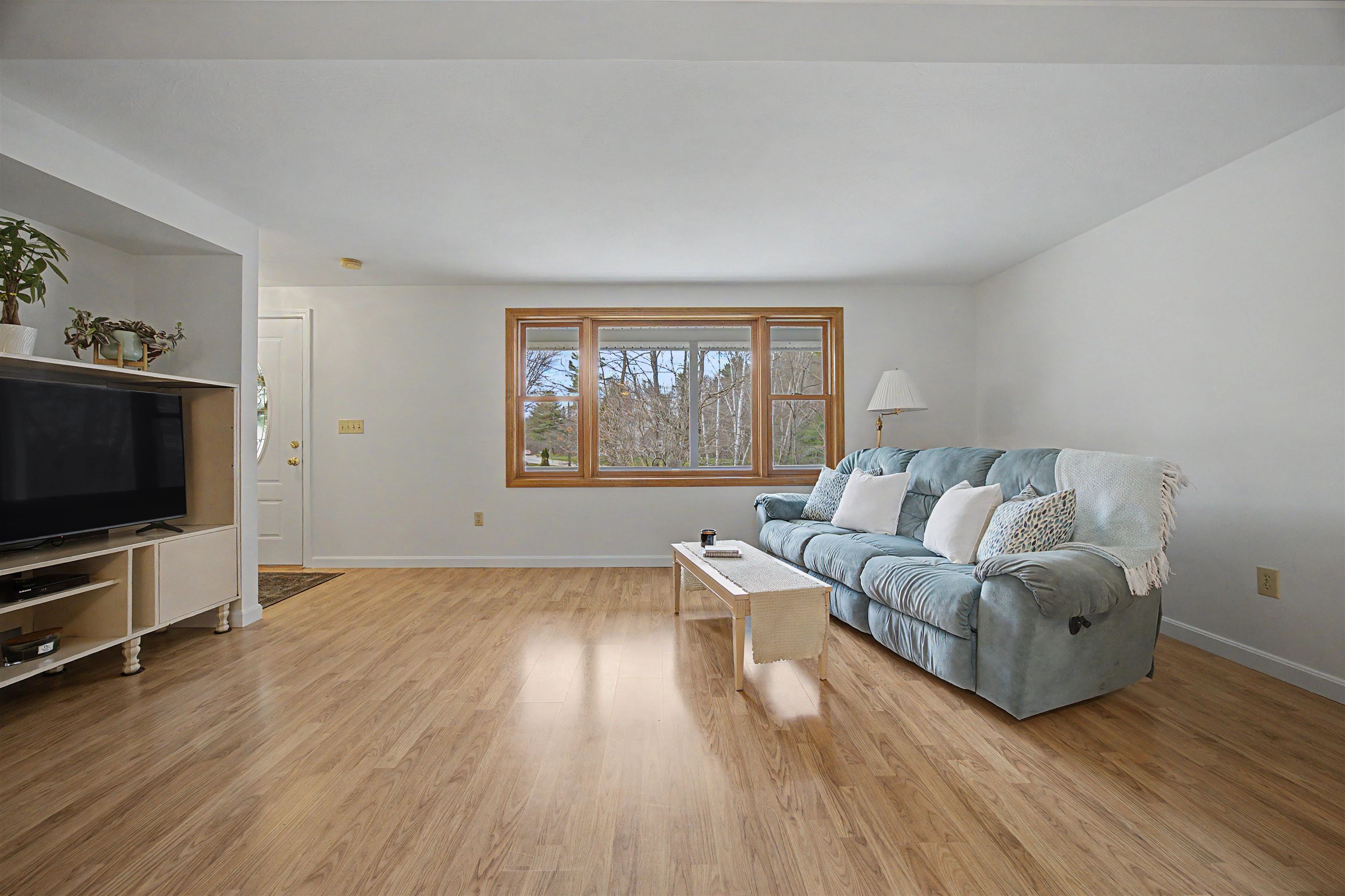 13 Glenview Dr, Hudson, NH 03051