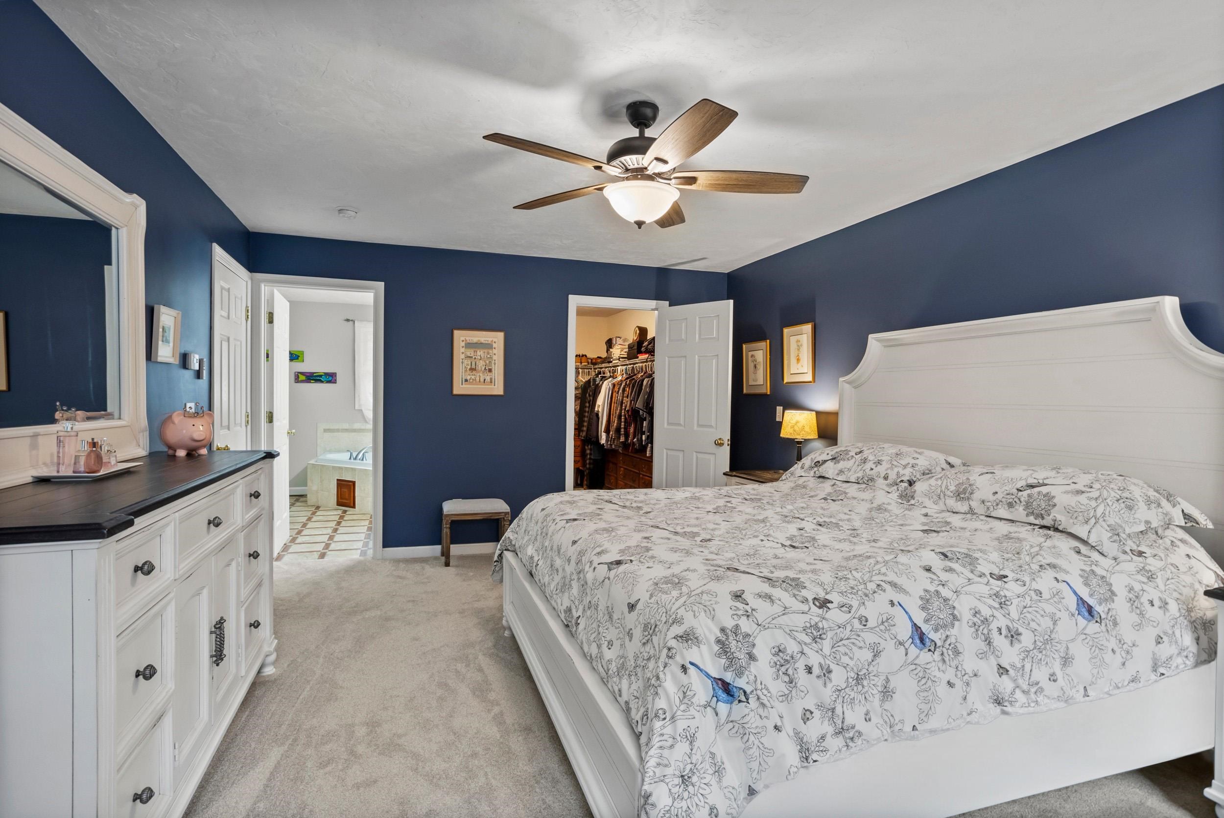 136 Wyndridge Cir, Pelham, NH 03076