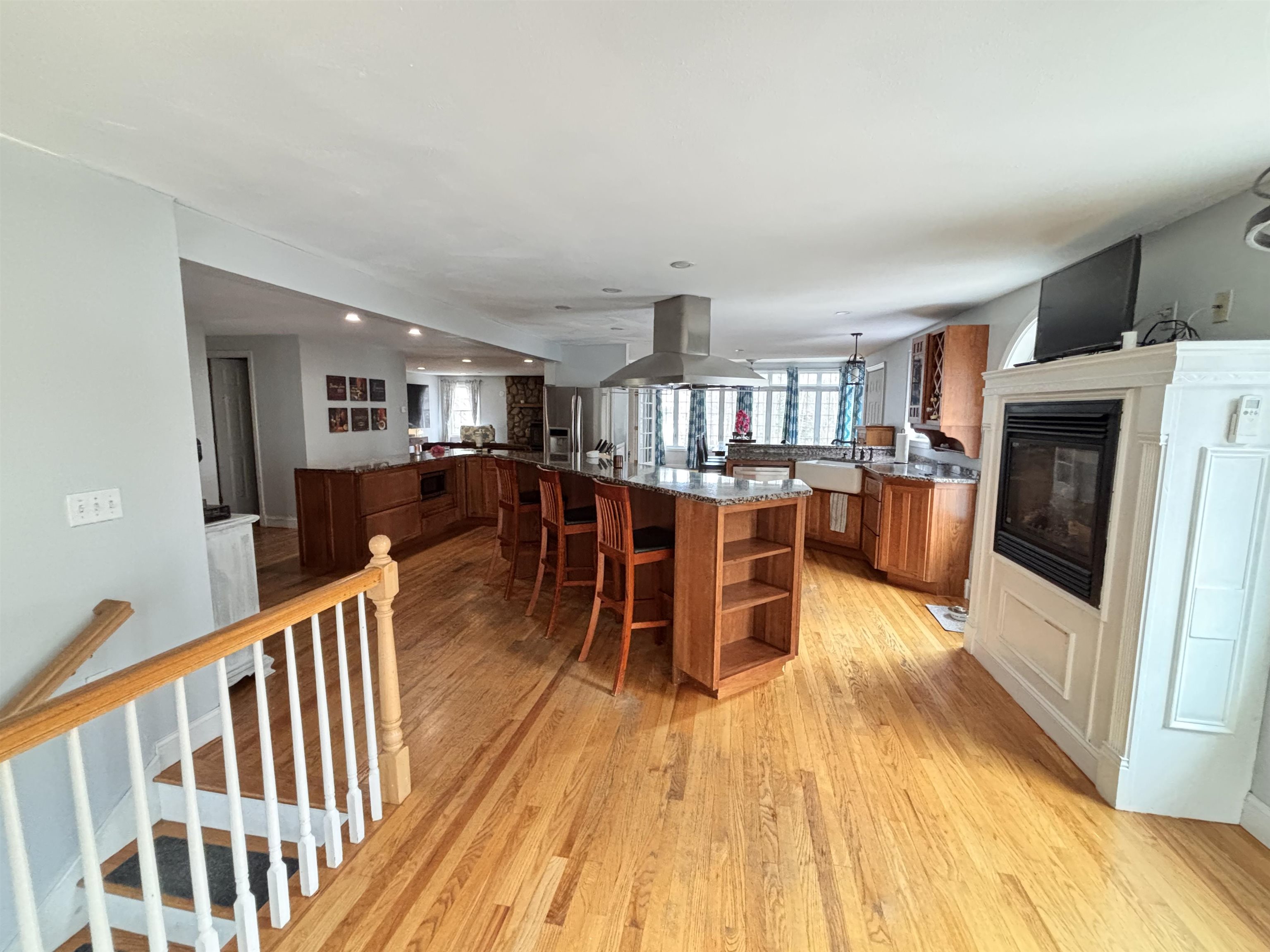 87 Juniper Dr, Goffstown, NH 03045