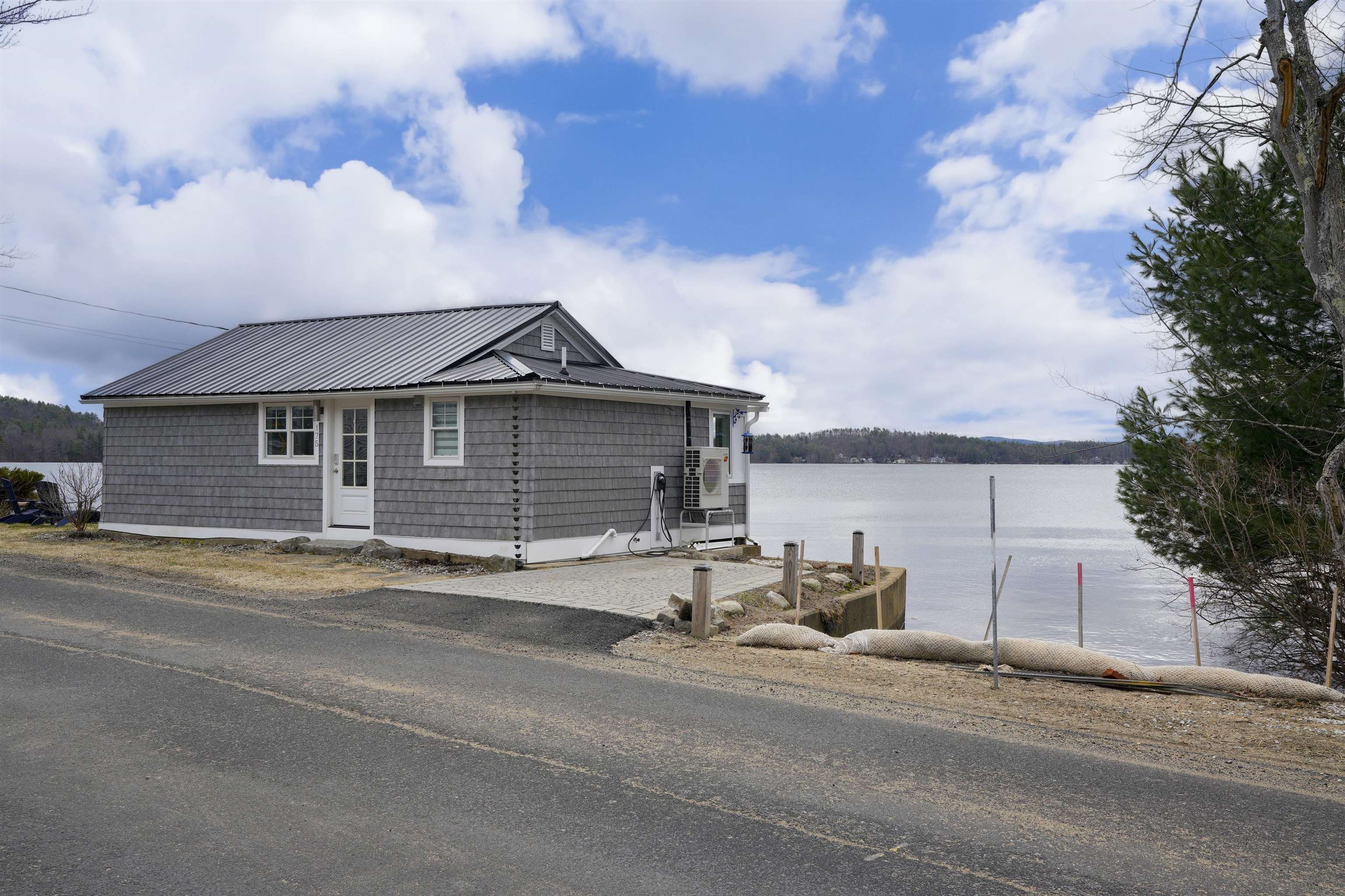 175 Lake Shore Dr, Franklin, NH 03235