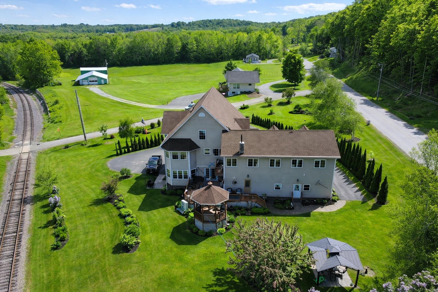 29 Campbell Rd, Newport City, VT 05855