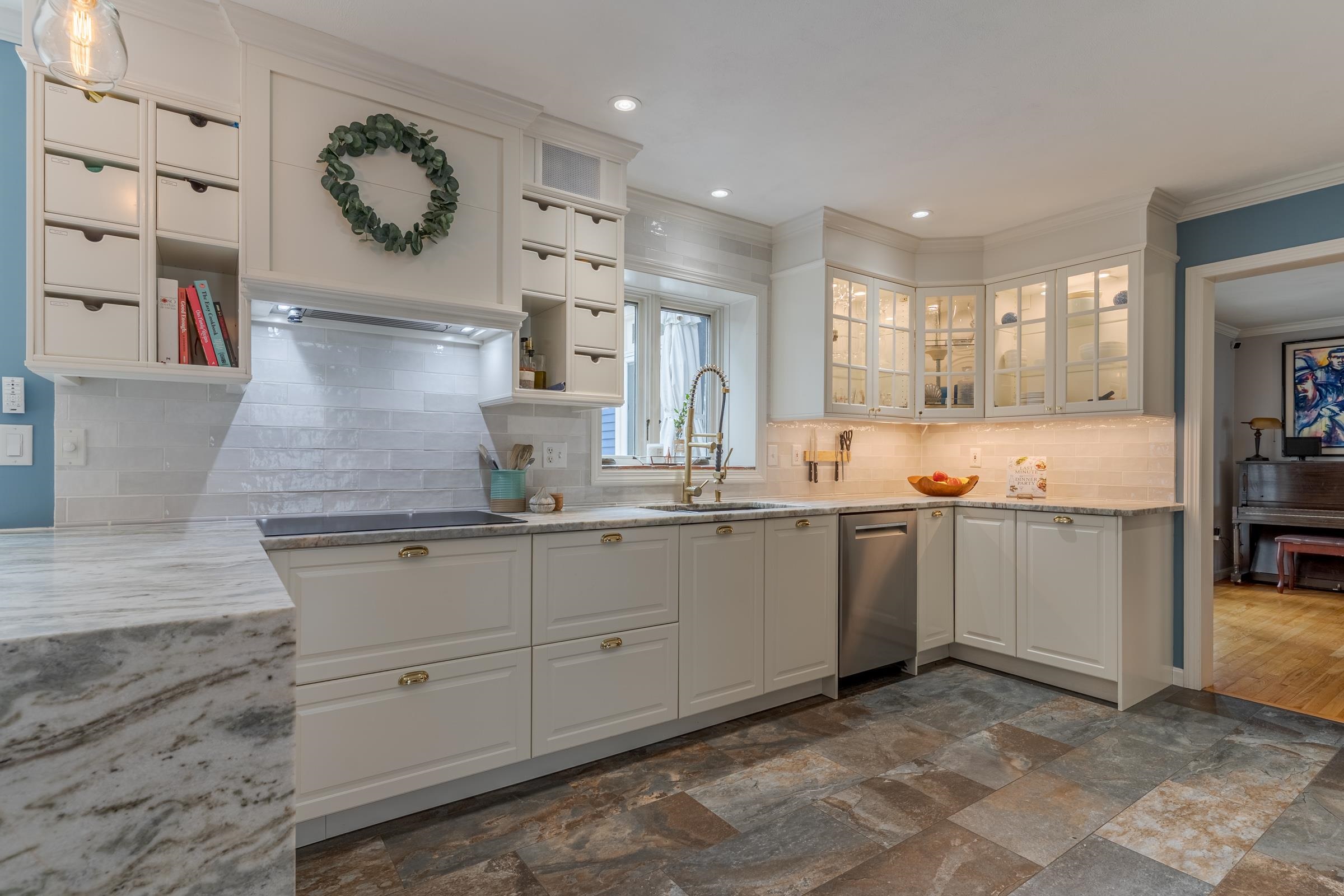 37 Alexander Dr, Hampton, NH 03842