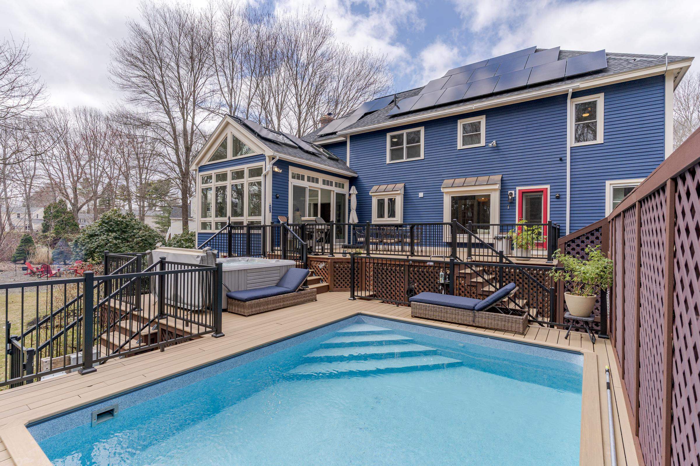 37 Alexander Dr, Hampton, NH 03842