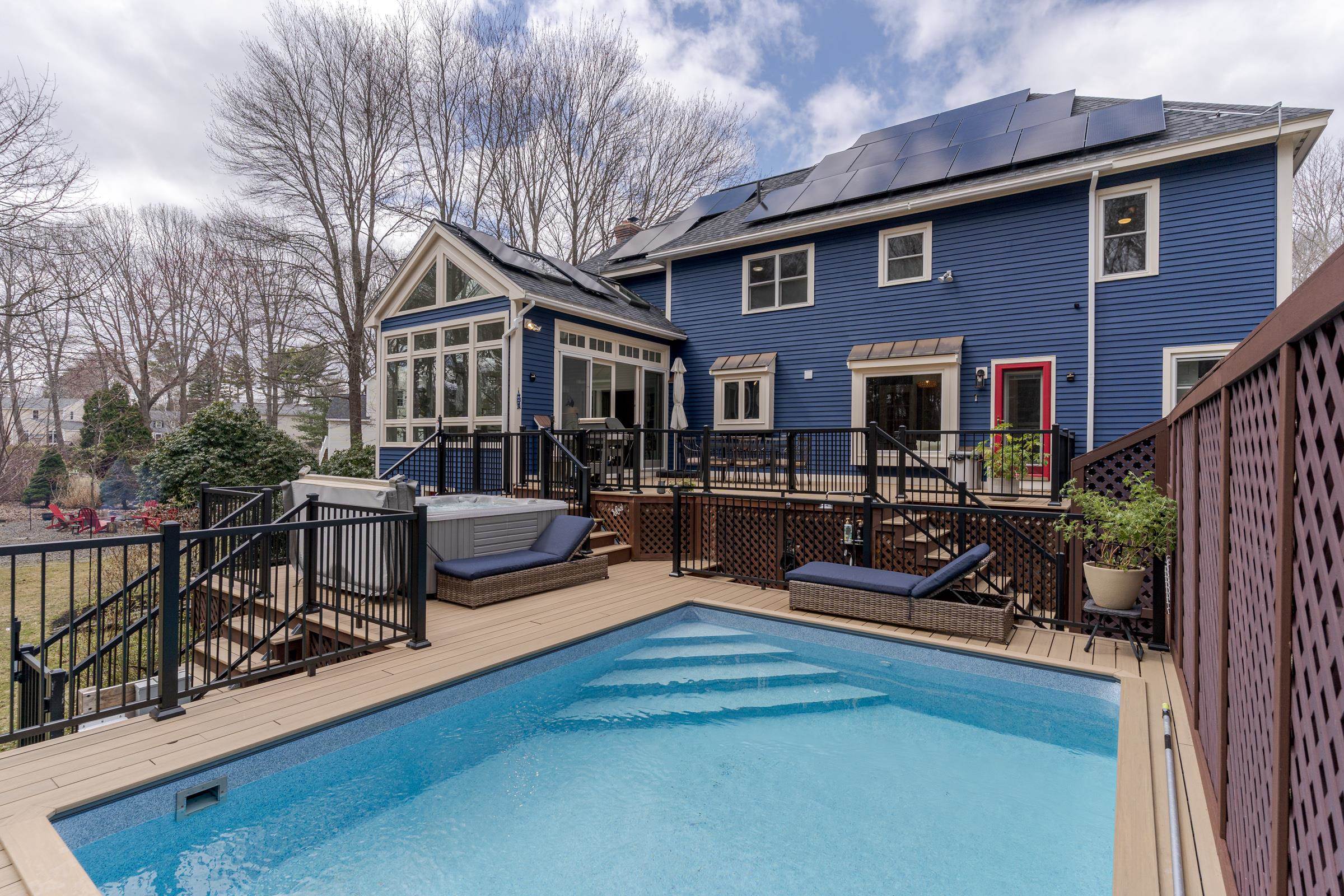 37 Alexander Dr, Hampton, NH 03842