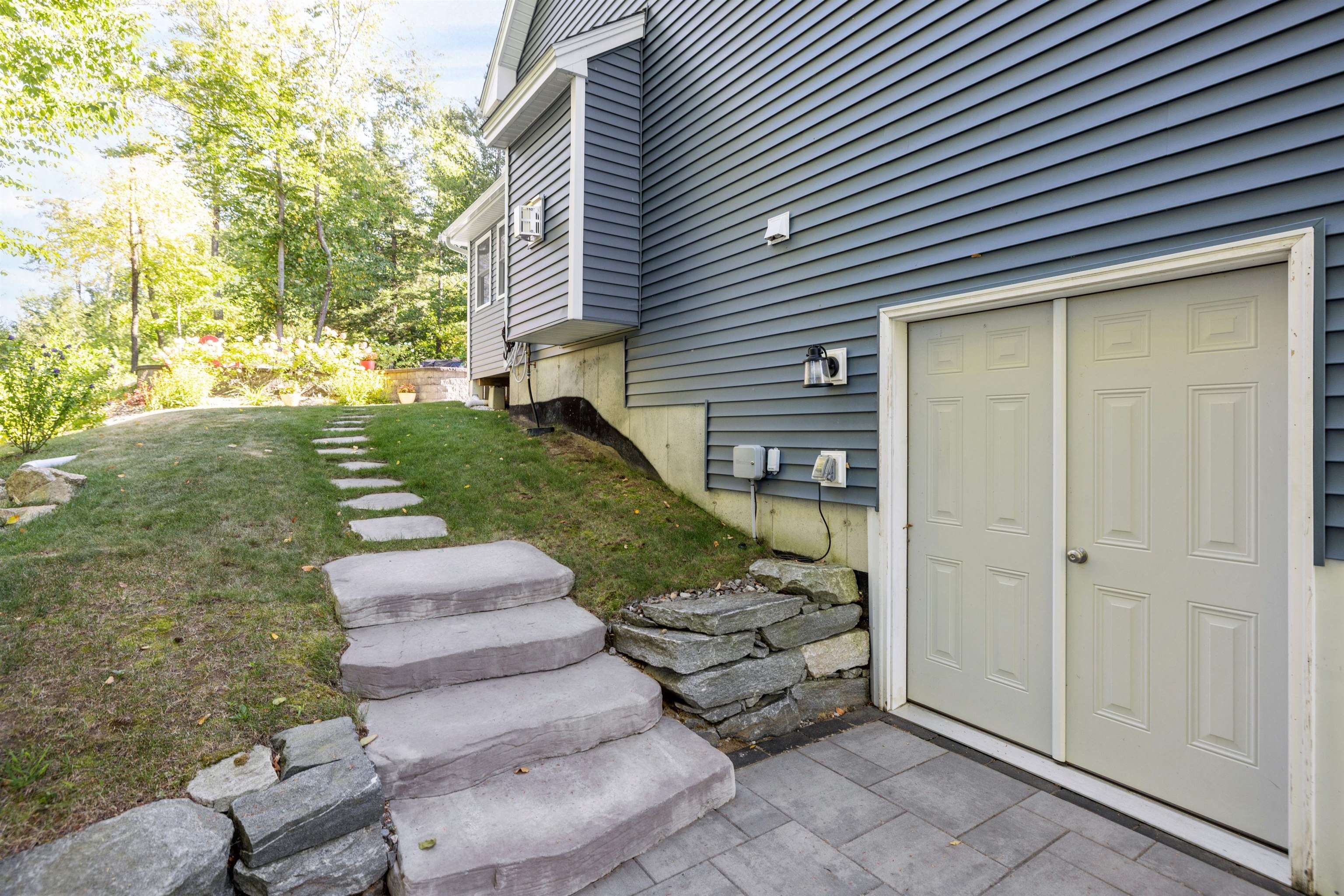 68 Sterling Dr, Laconia, NH 03246