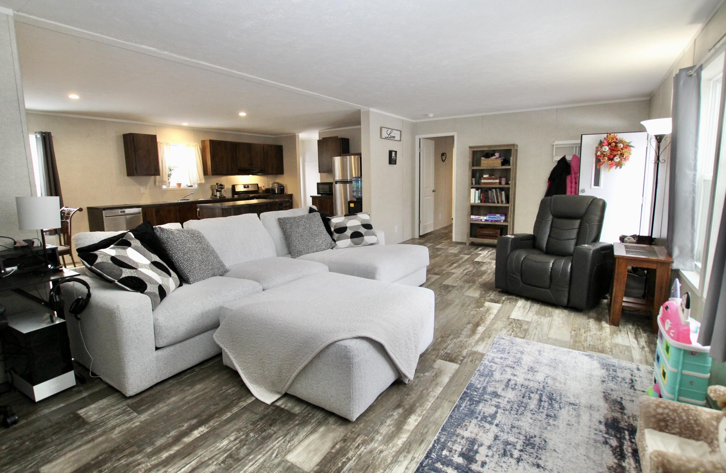 82 Orange St, Farmington, NH 03835