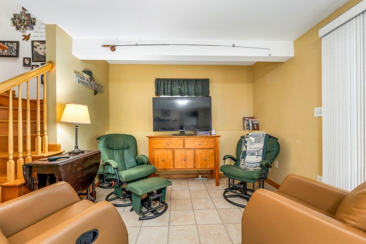 21 Cedergren Rd, New Durham, NH 03855