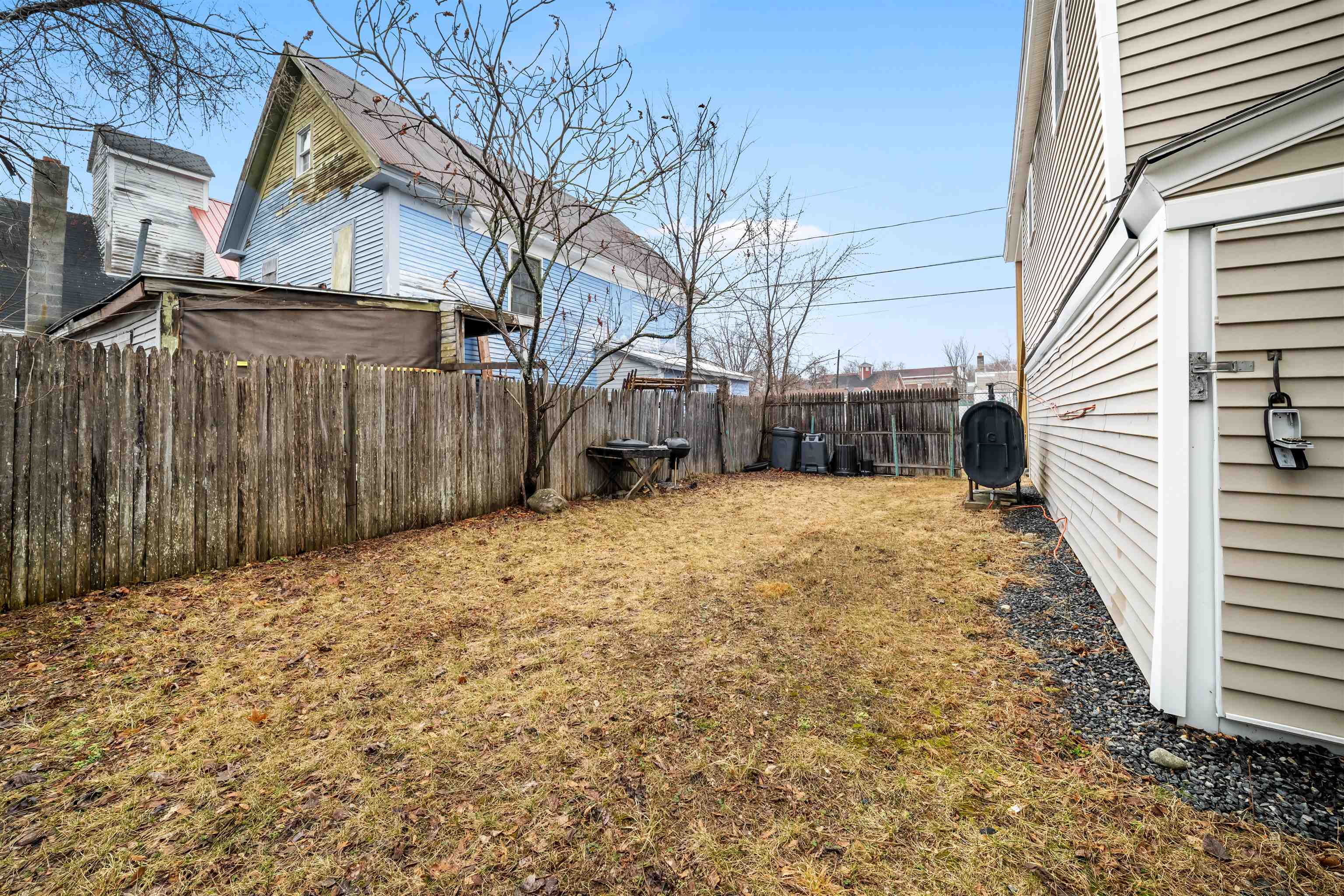 13 Mechanic St, Farmington, NH 03835