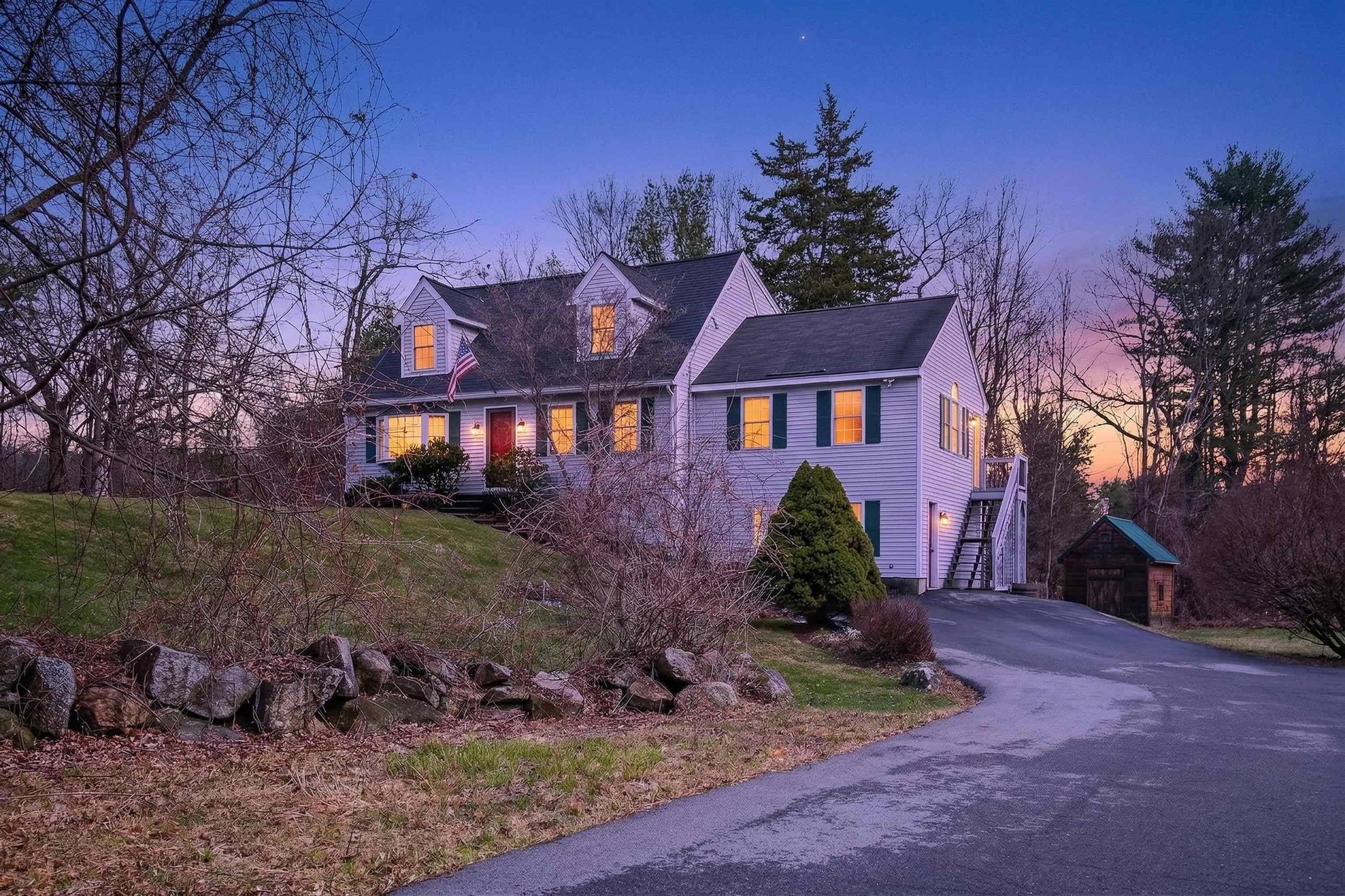 2 Joslin Rd, Amherst, NH 03031