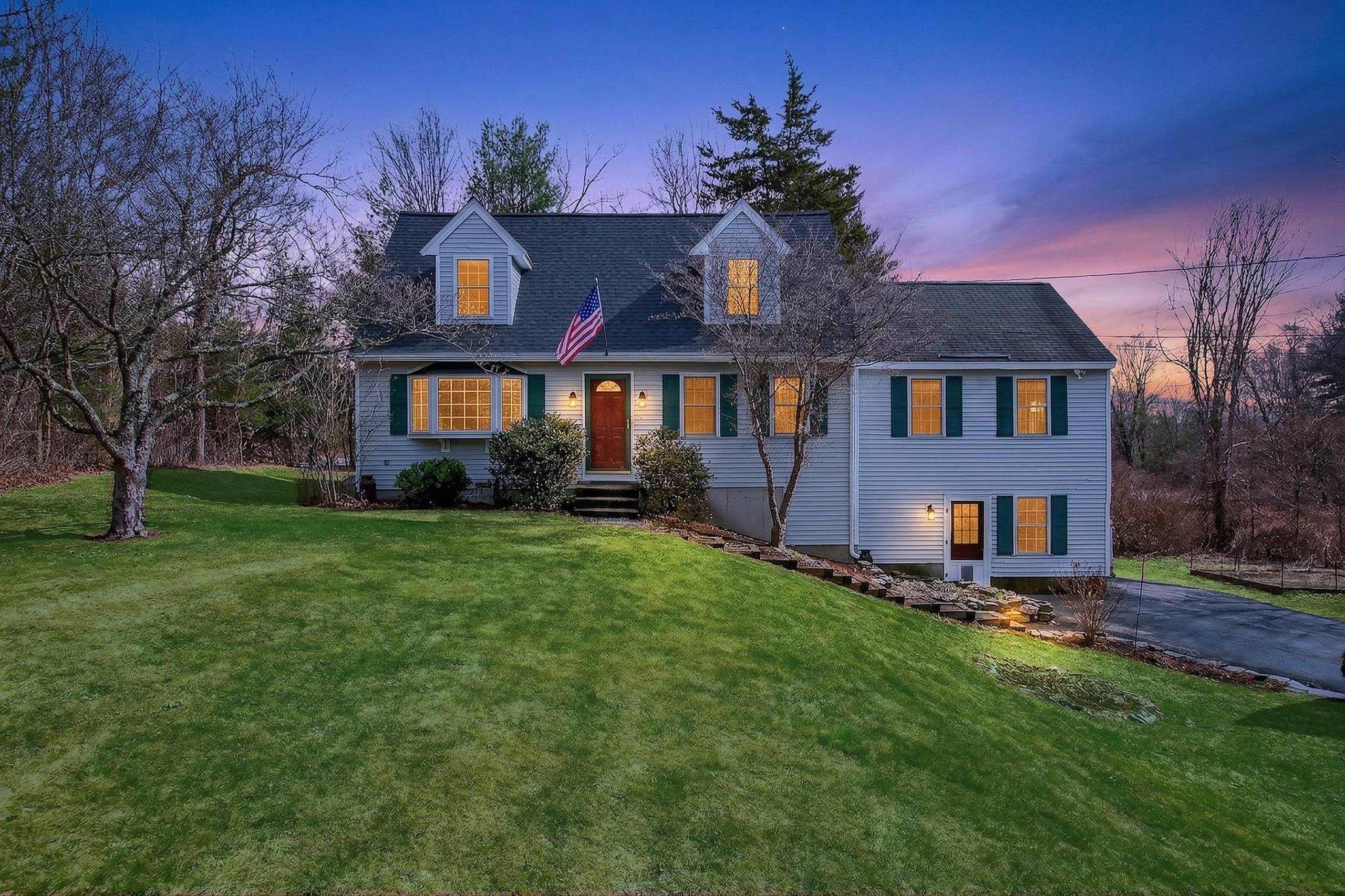 2 Joslin Rd, Amherst, NH 03031