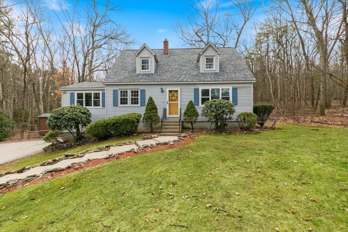 14 Schaefer Cir, Hudson, NH 03051