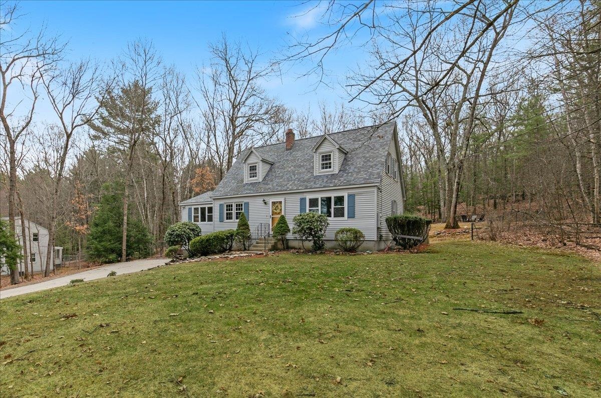 14 Schaefer Cir, Hudson, NH 03051