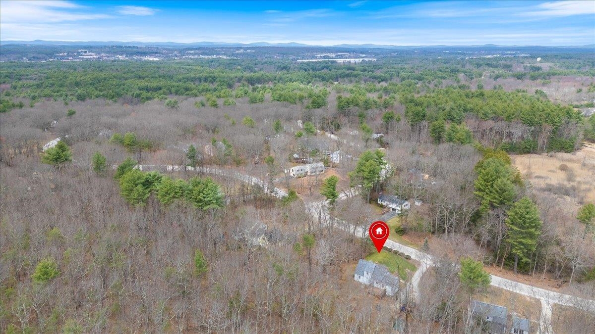 14 Schaefer Cir, Hudson, NH 03051