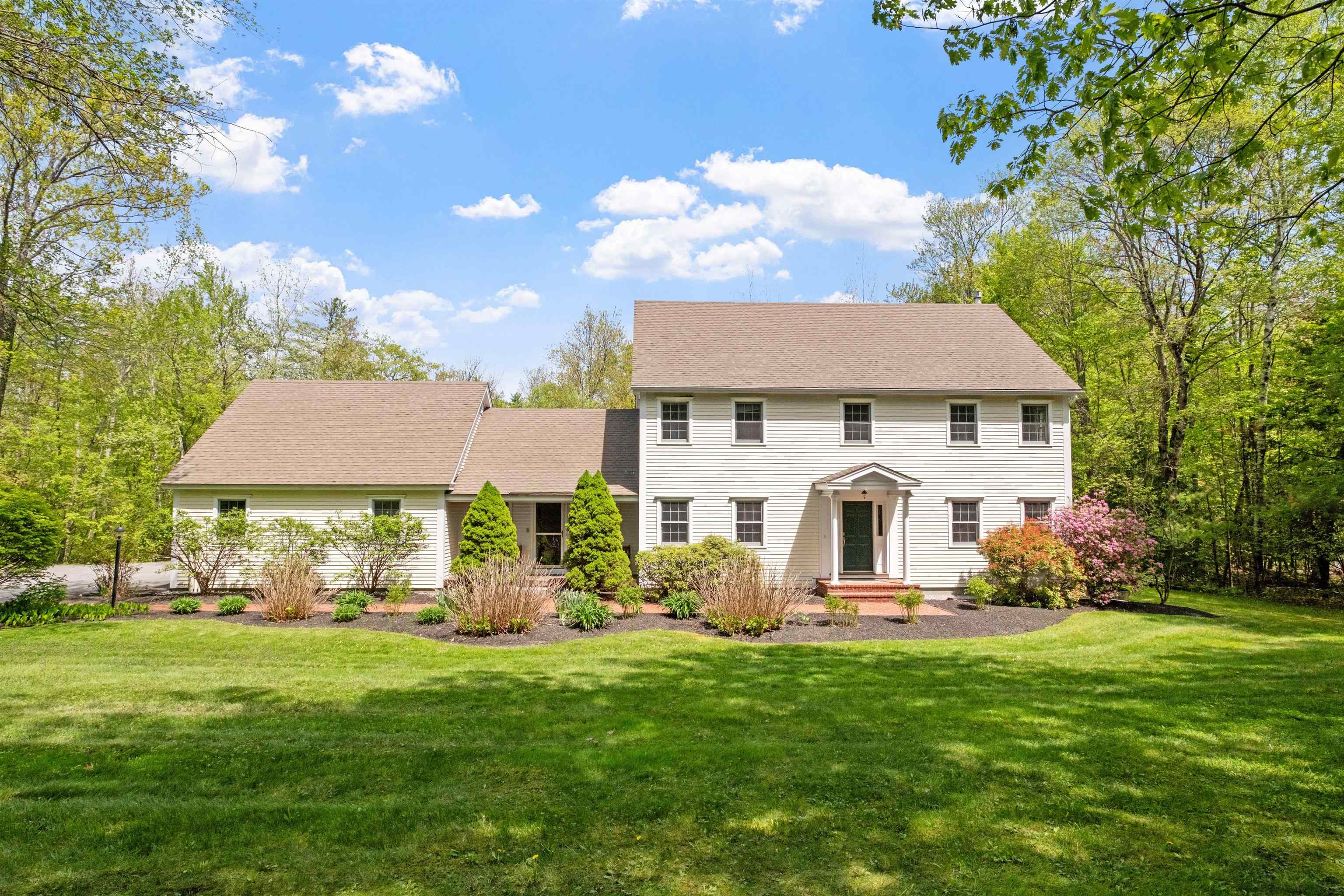 211 Hedgerose Ln, Hopkinton, NH 03229