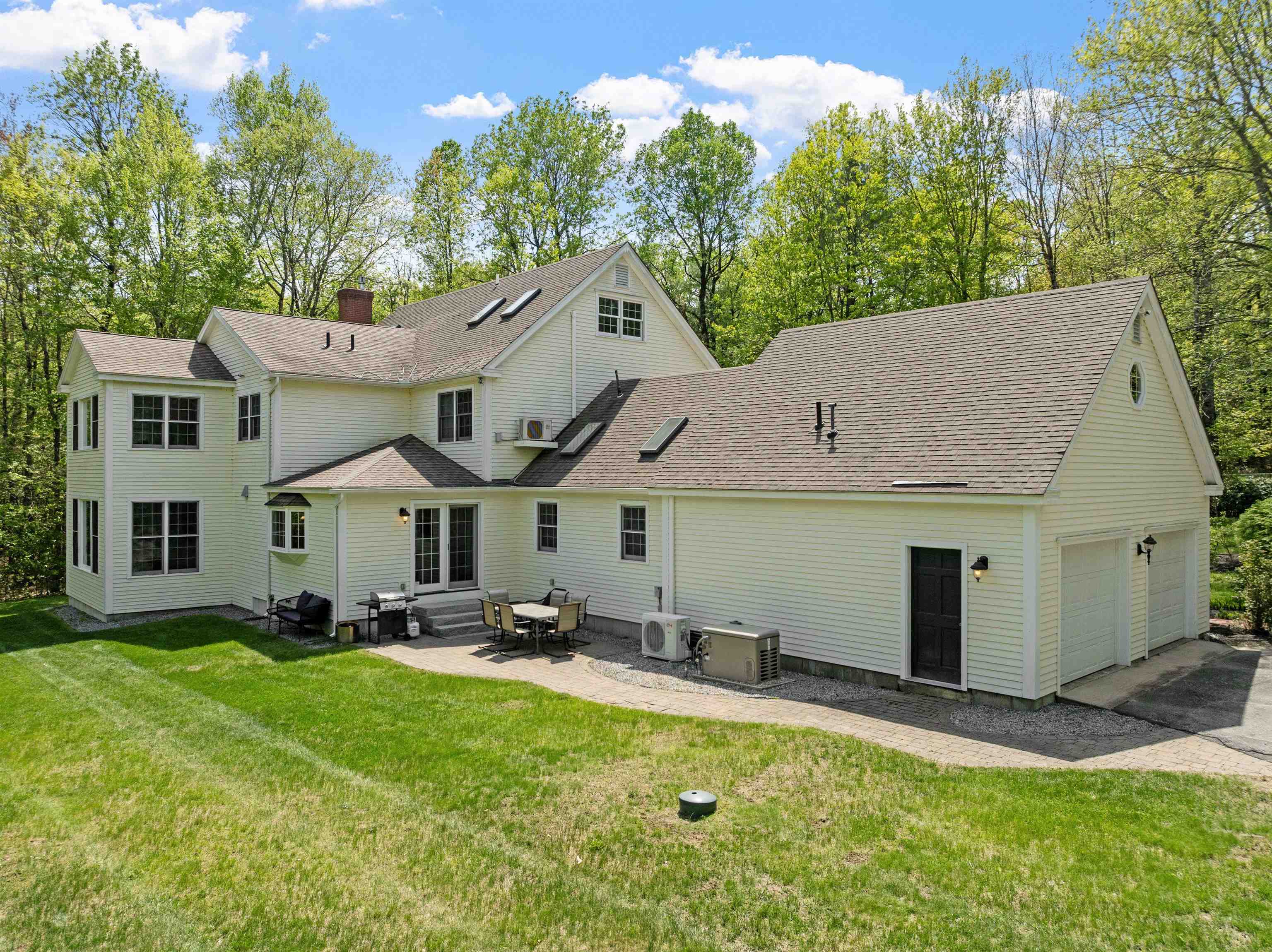 211 Hedgerose Ln, Hopkinton, NH 03229