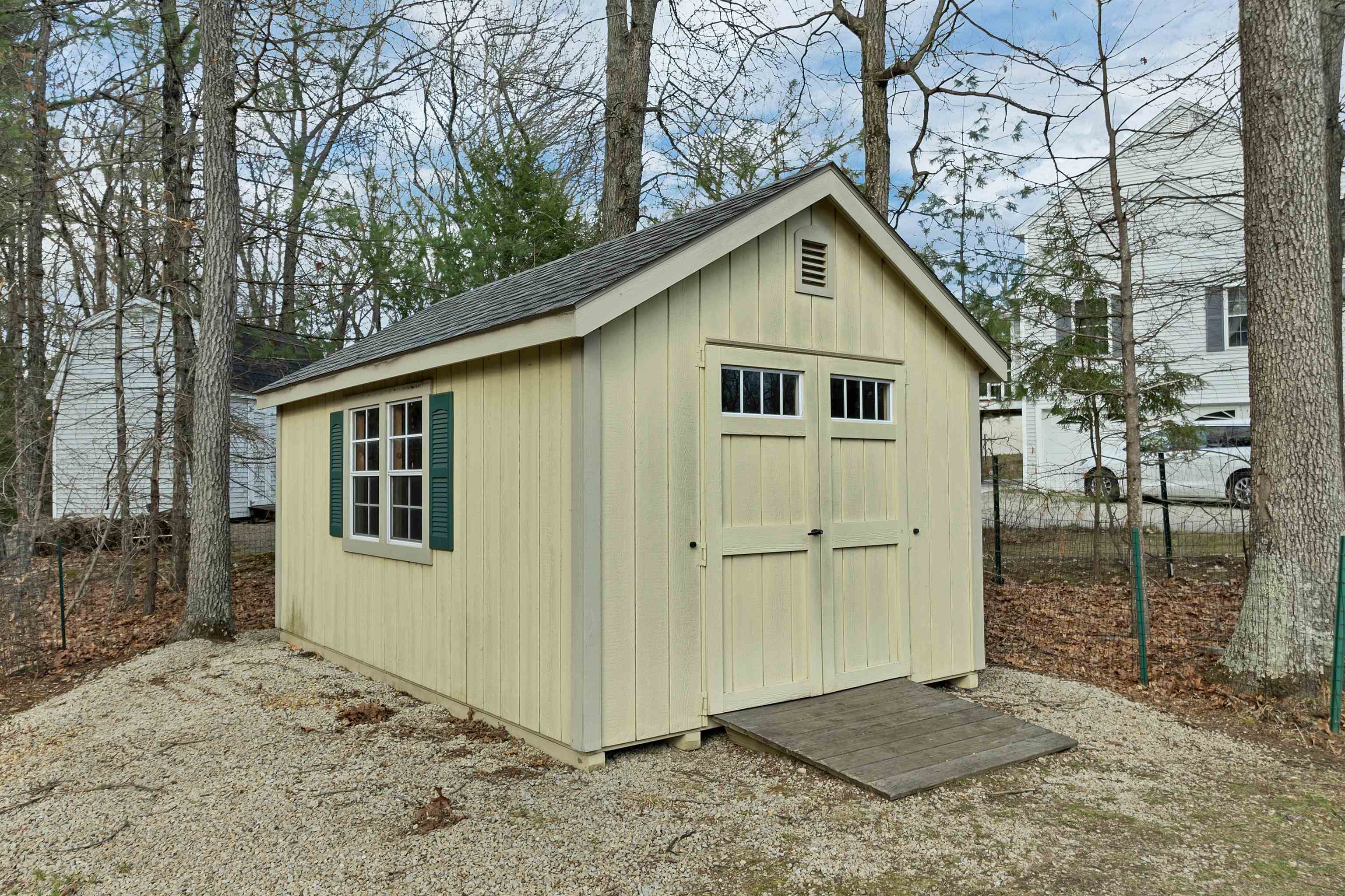 7 Leaor Cir, Hudson, NH 03051