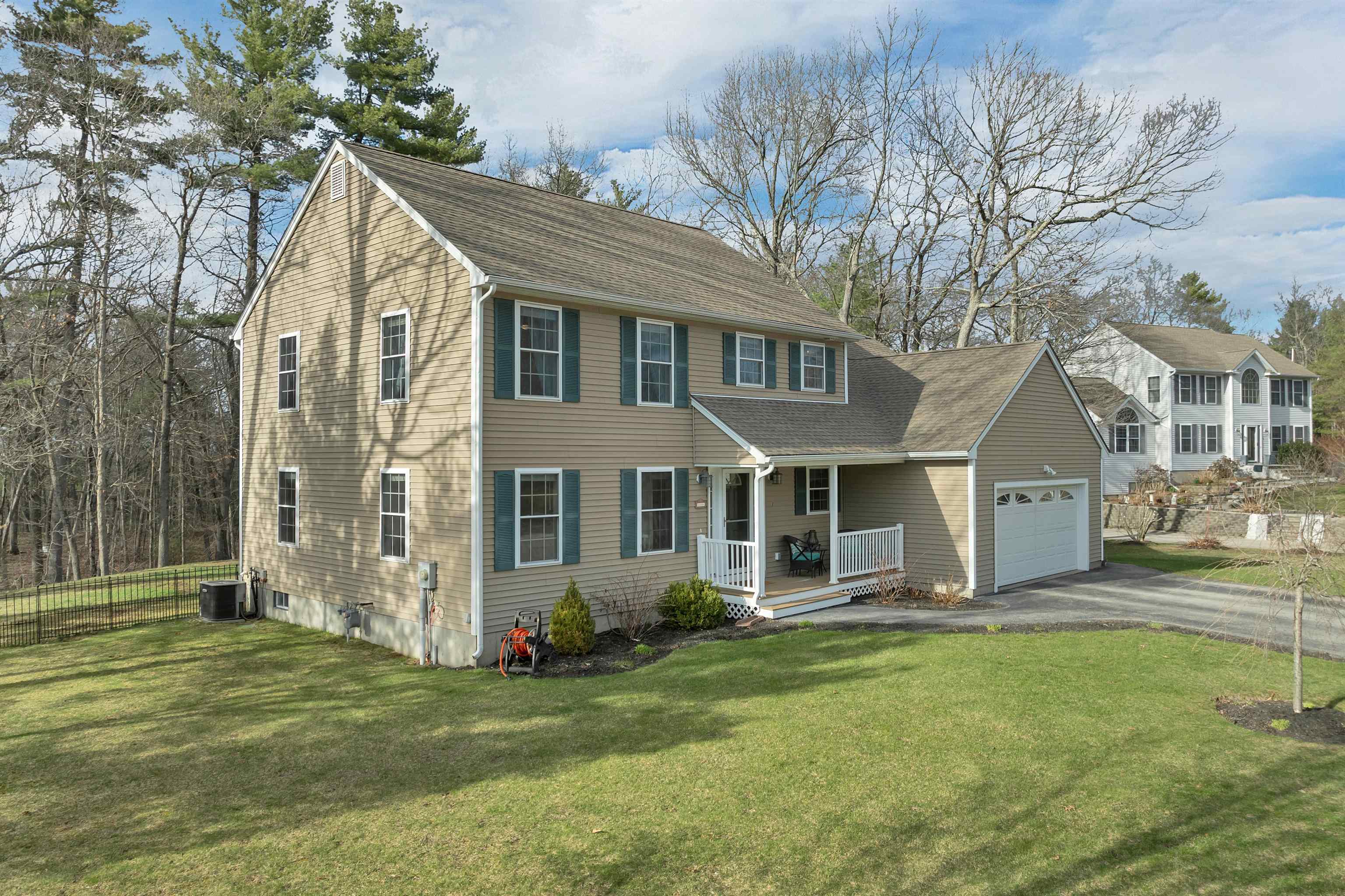 7 Leaor Cir, Hudson, NH 03051