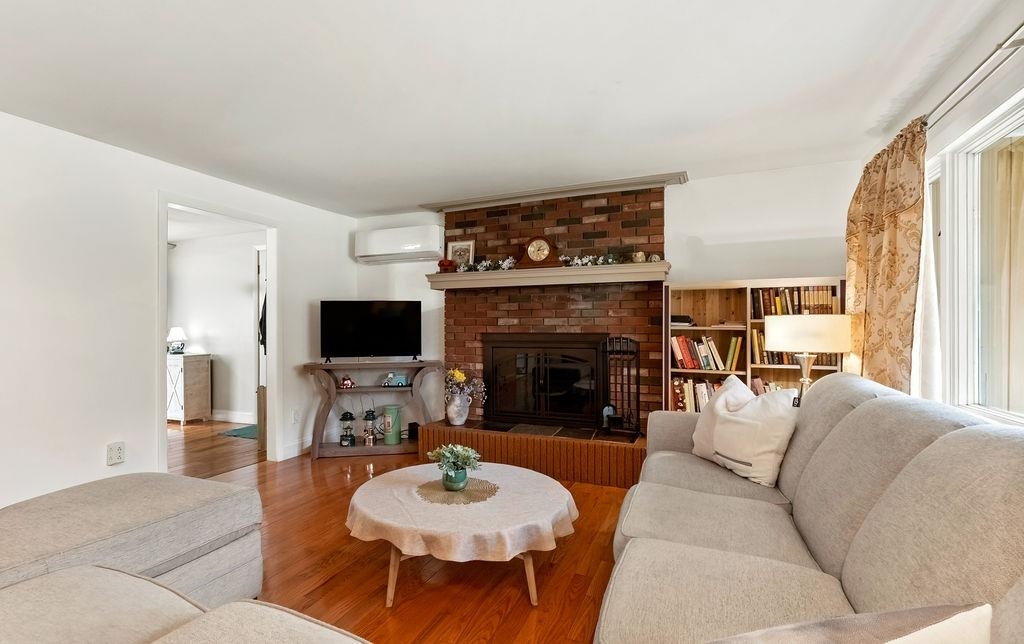 79 East St, Claremont, NH 03743