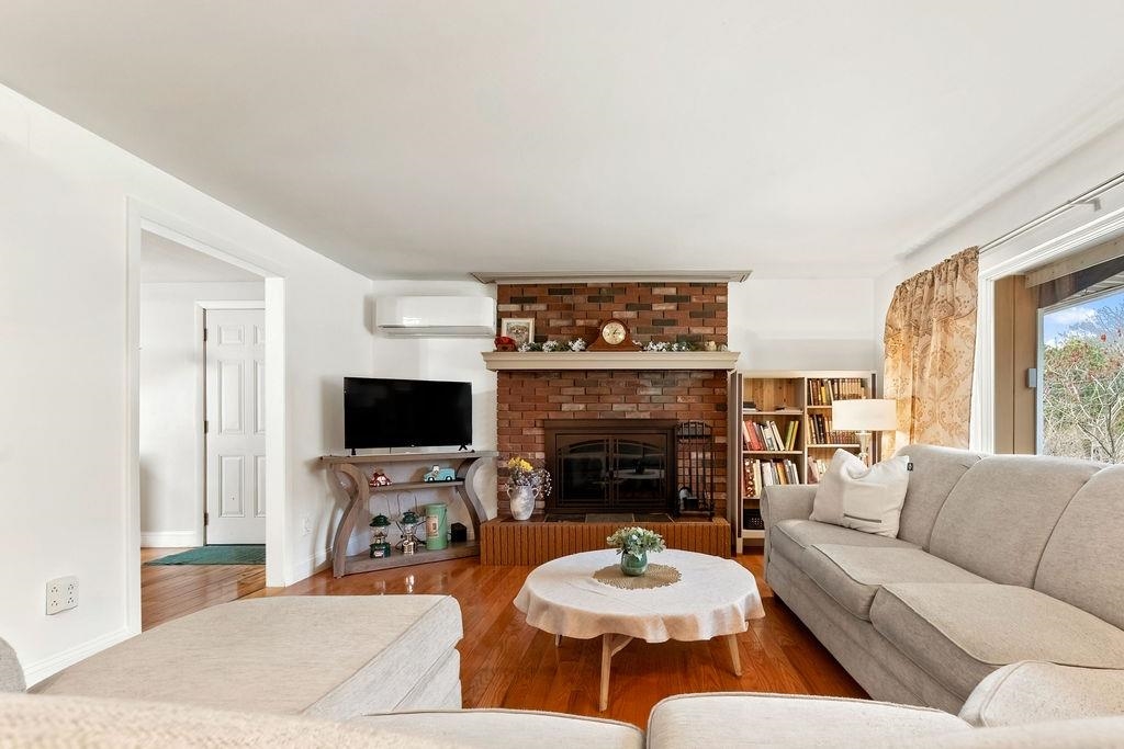 79 East St, Claremont, NH 03743