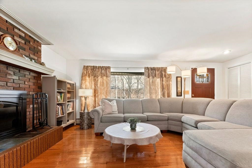 79 East St, Claremont, NH 03743