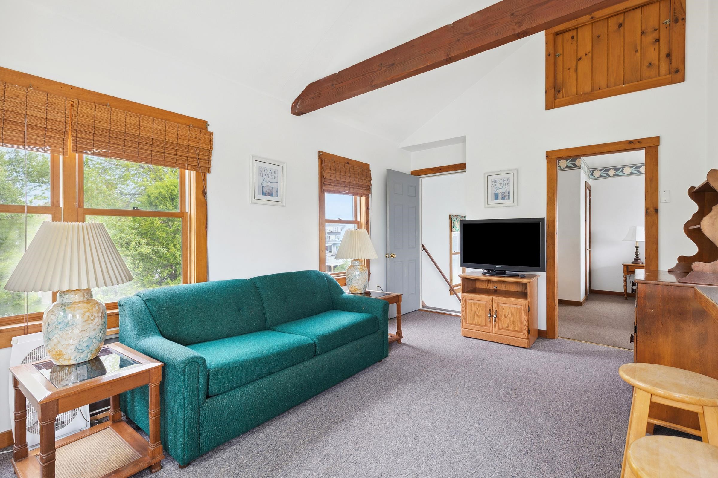 13 Ocean Blvd, Hampton, NH 03842