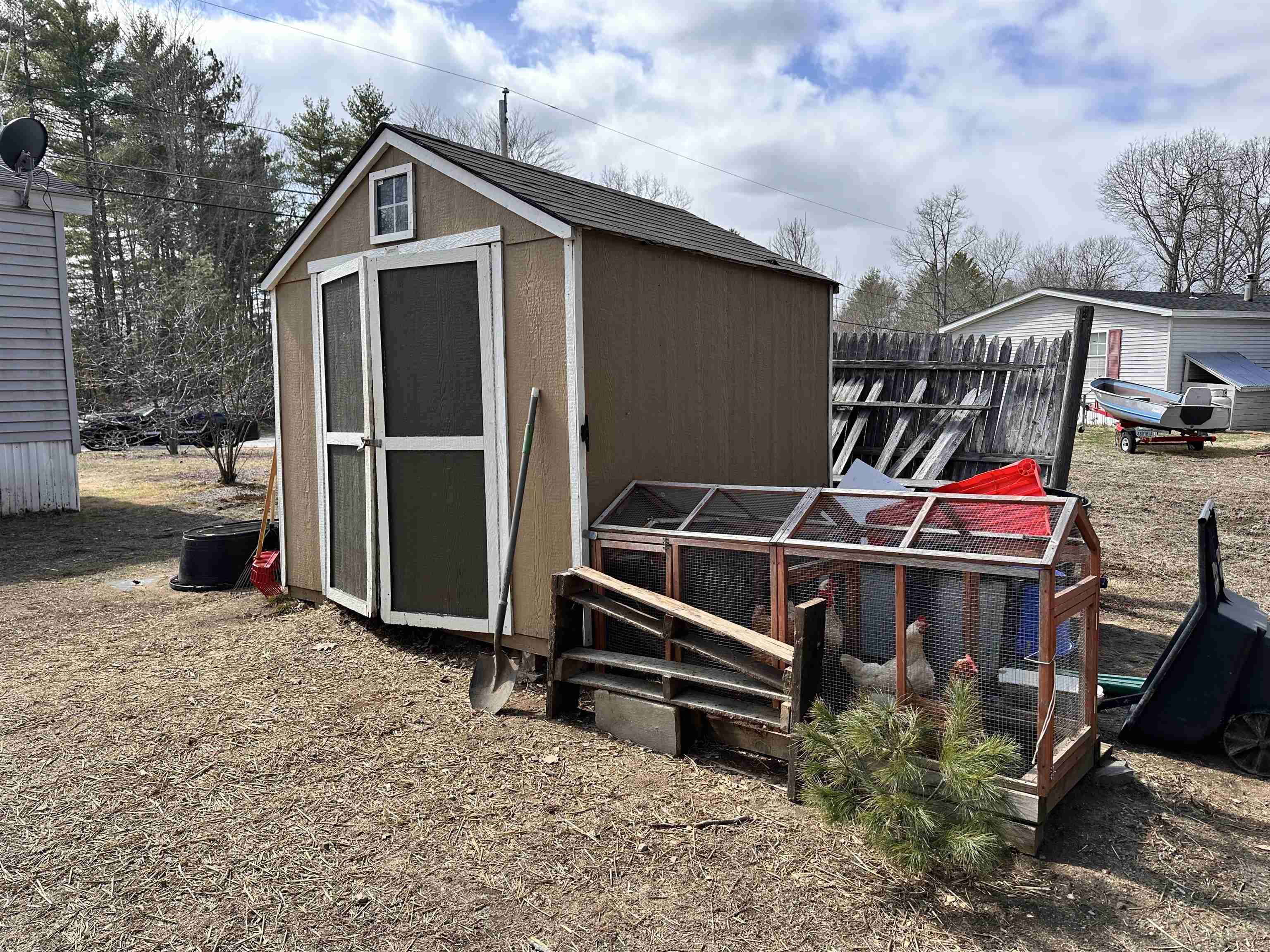 90 Spruce Dr, Farmington, NH 03835