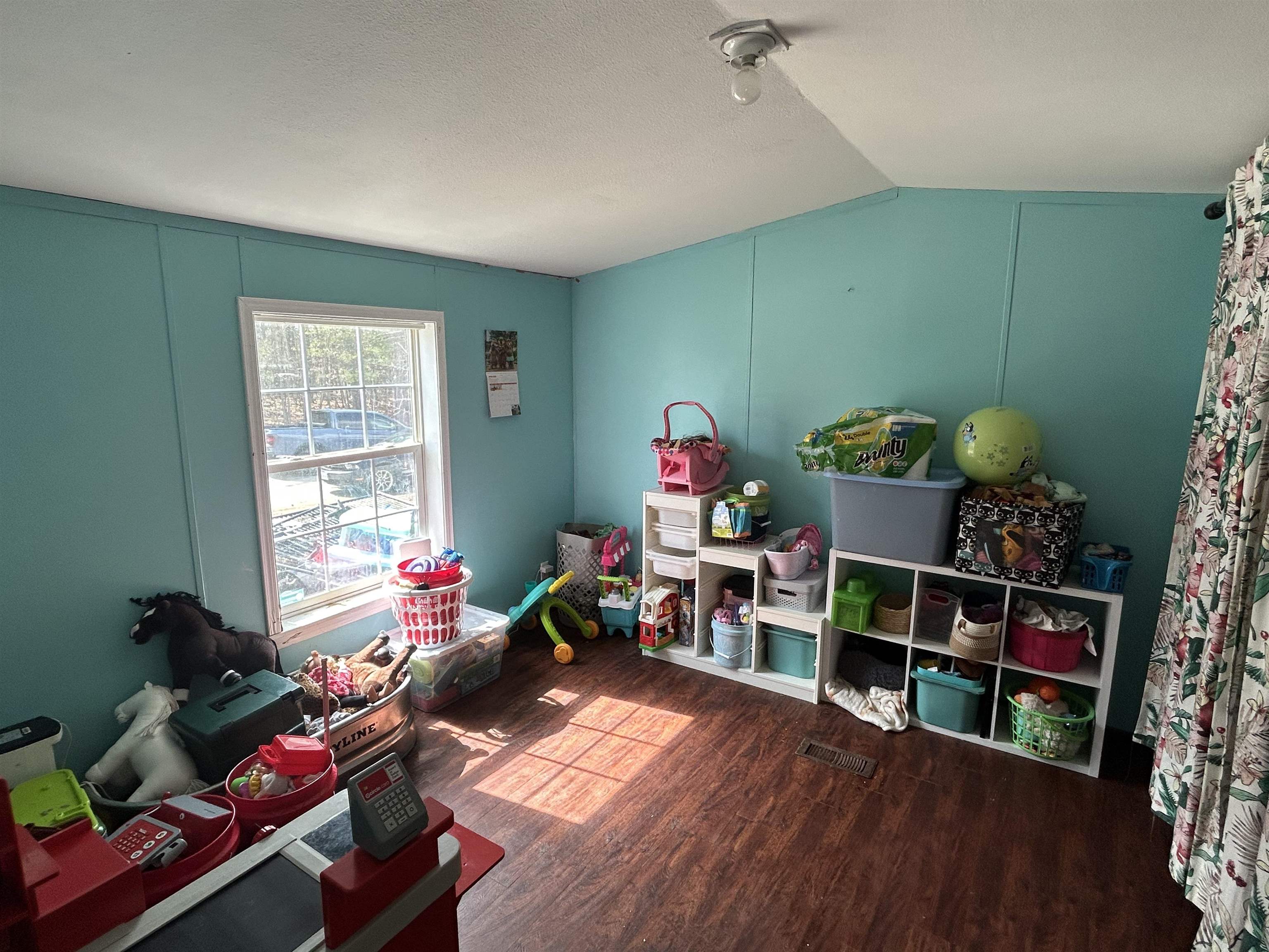 90 Spruce Dr, Farmington, NH 03835