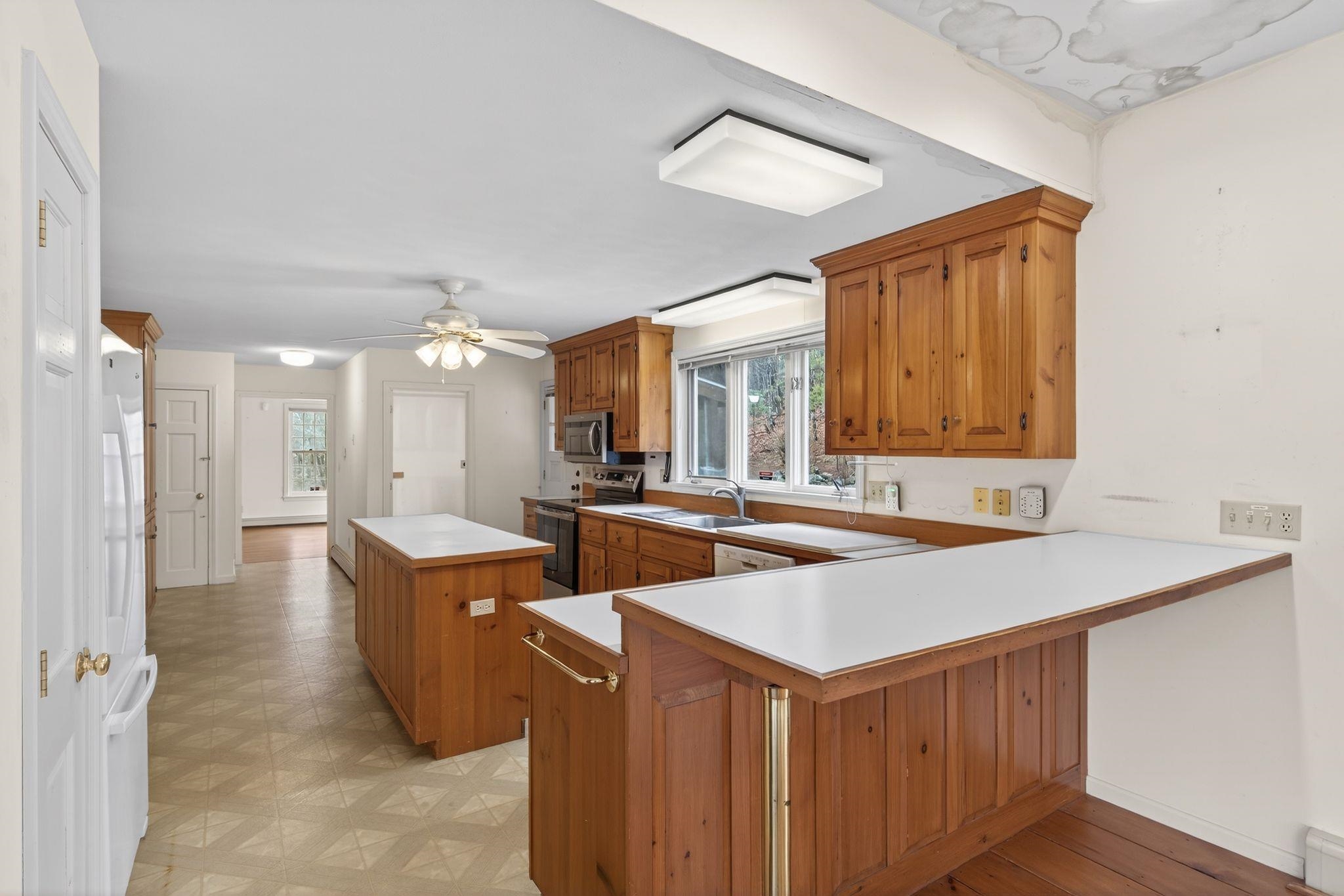 31 Gage Rd, Bedford, NH 03110