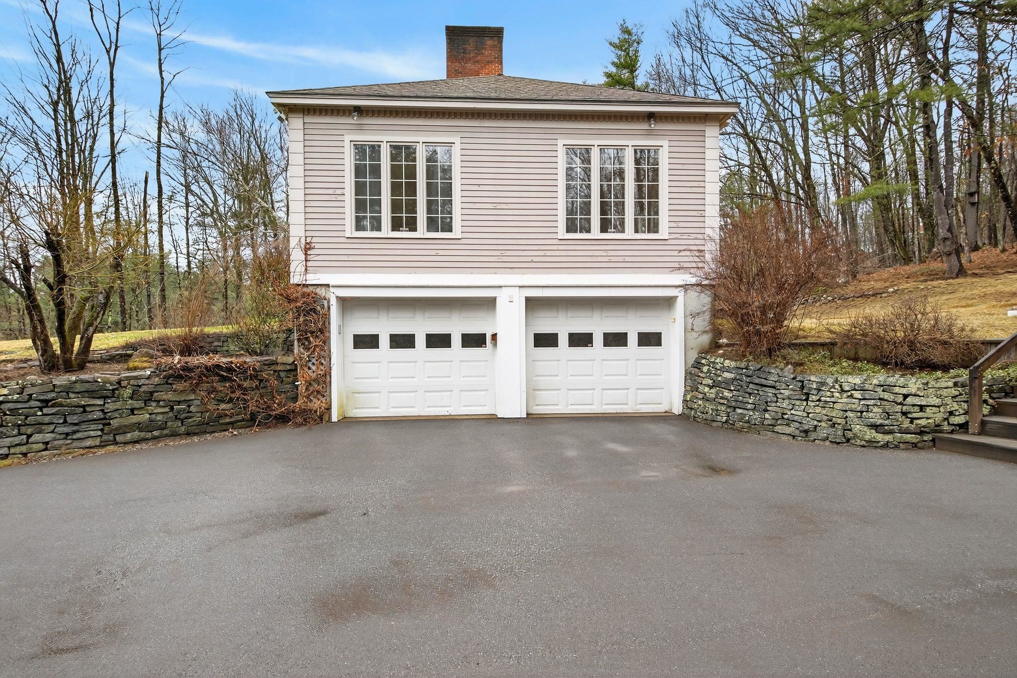 31 Gage Rd, Bedford, NH 03110