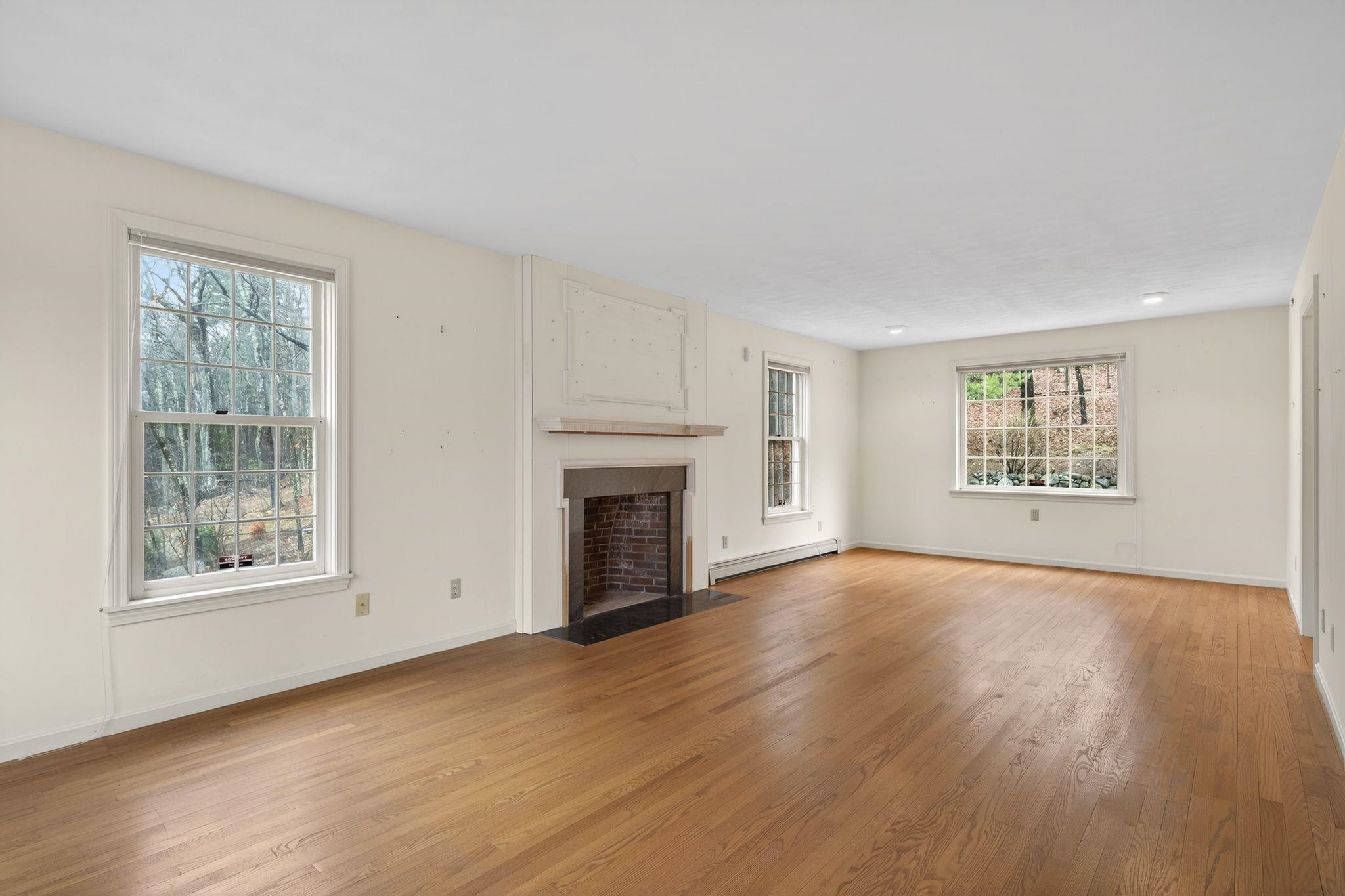 31 Gage Rd, Bedford, NH 03110