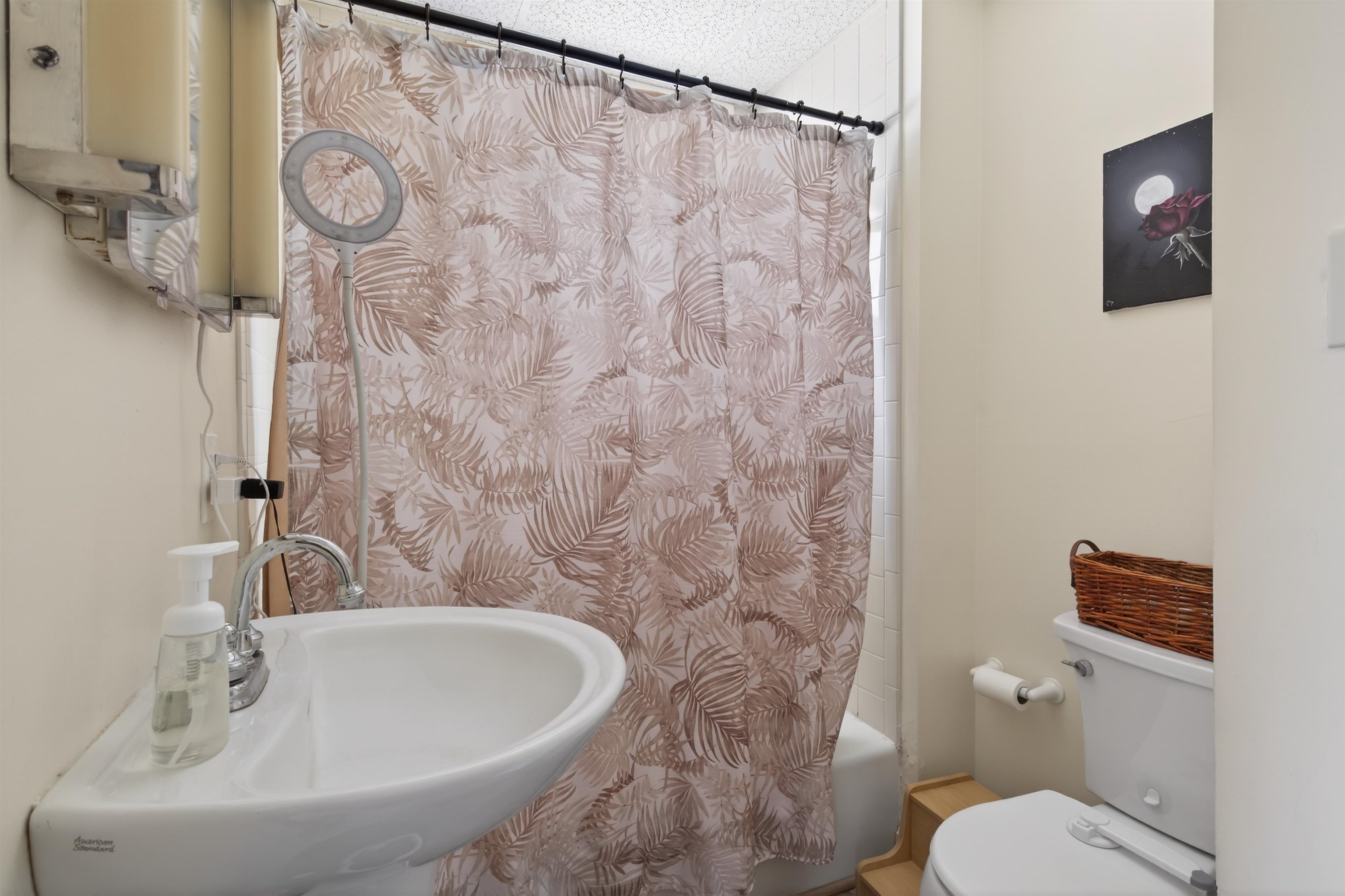 2W DOWNSTAIRS BATHROOM