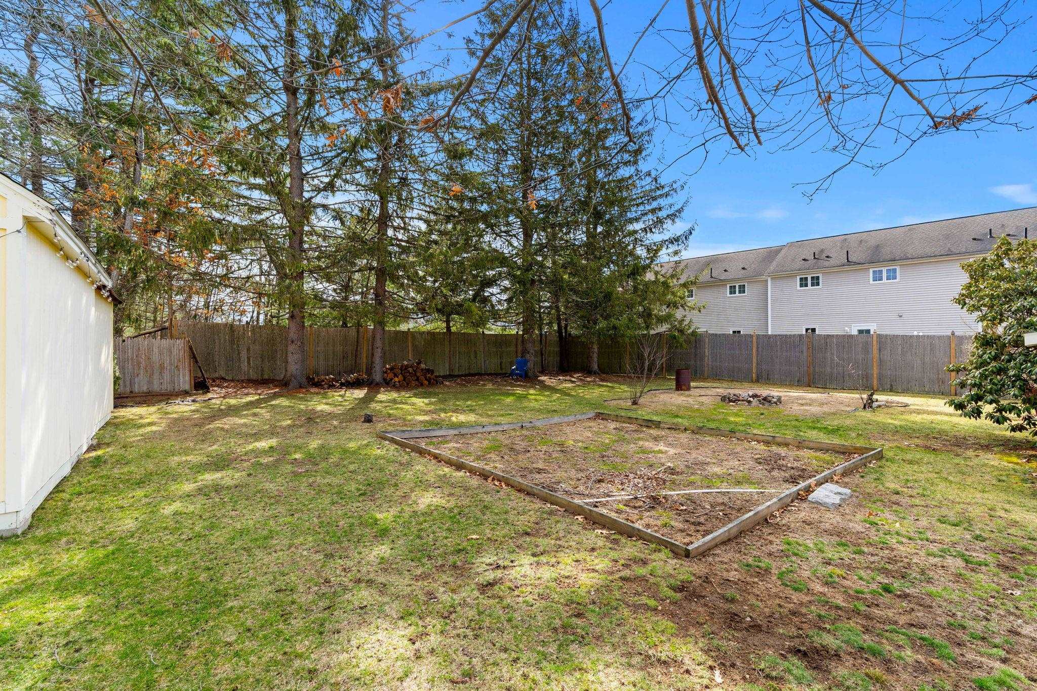 71 Old Rochester Rd, Dover, NH 03820