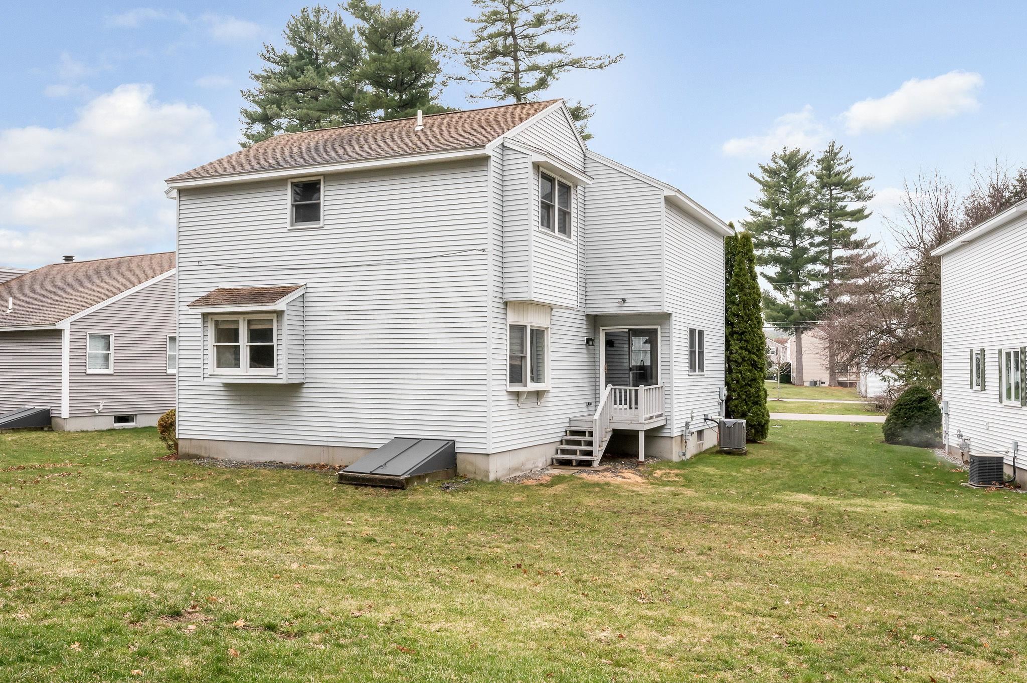 8 Fitzpatrick Cir, Nashua, NH 03063