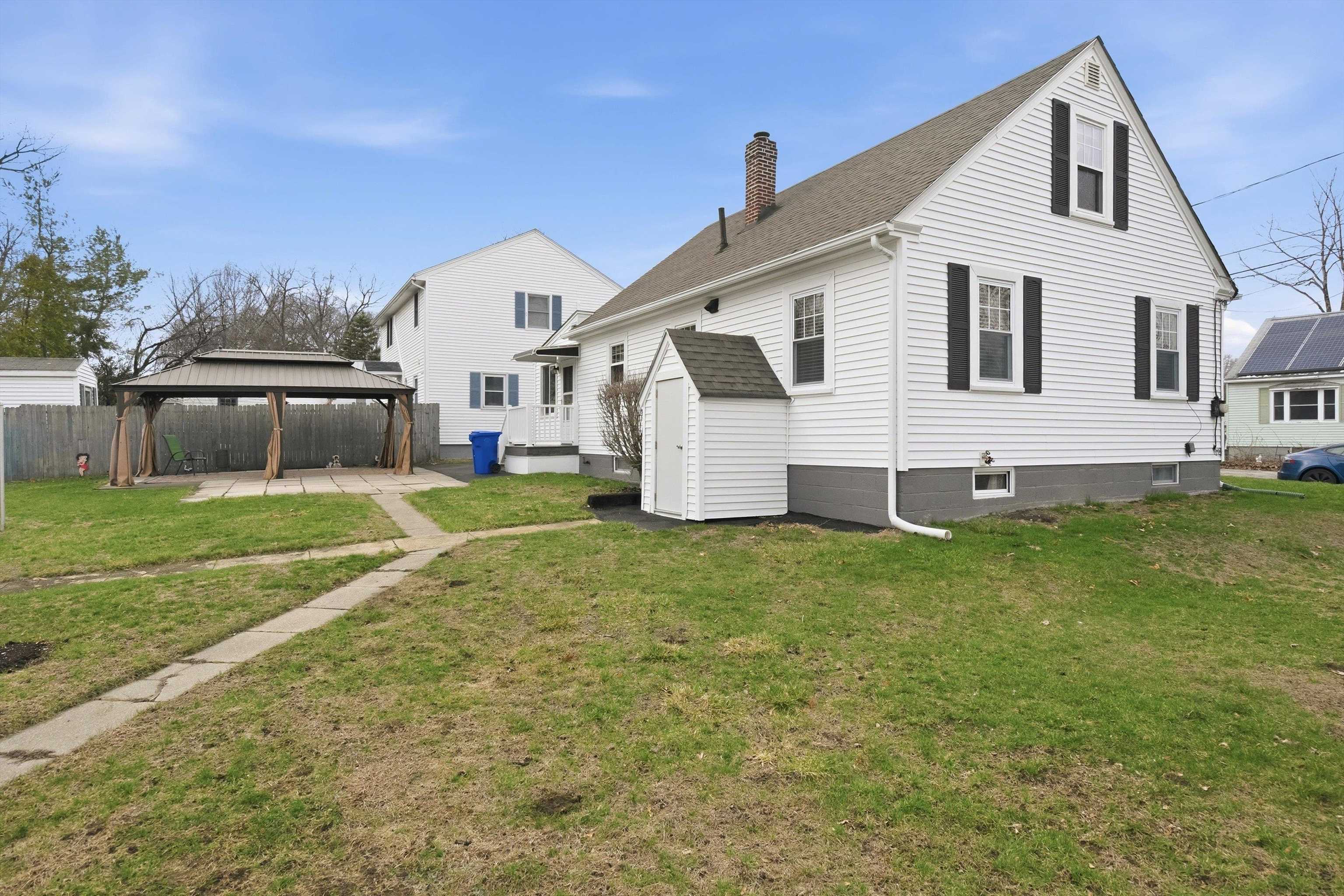 599 Brunelle Ave, Manchester, NH 03103