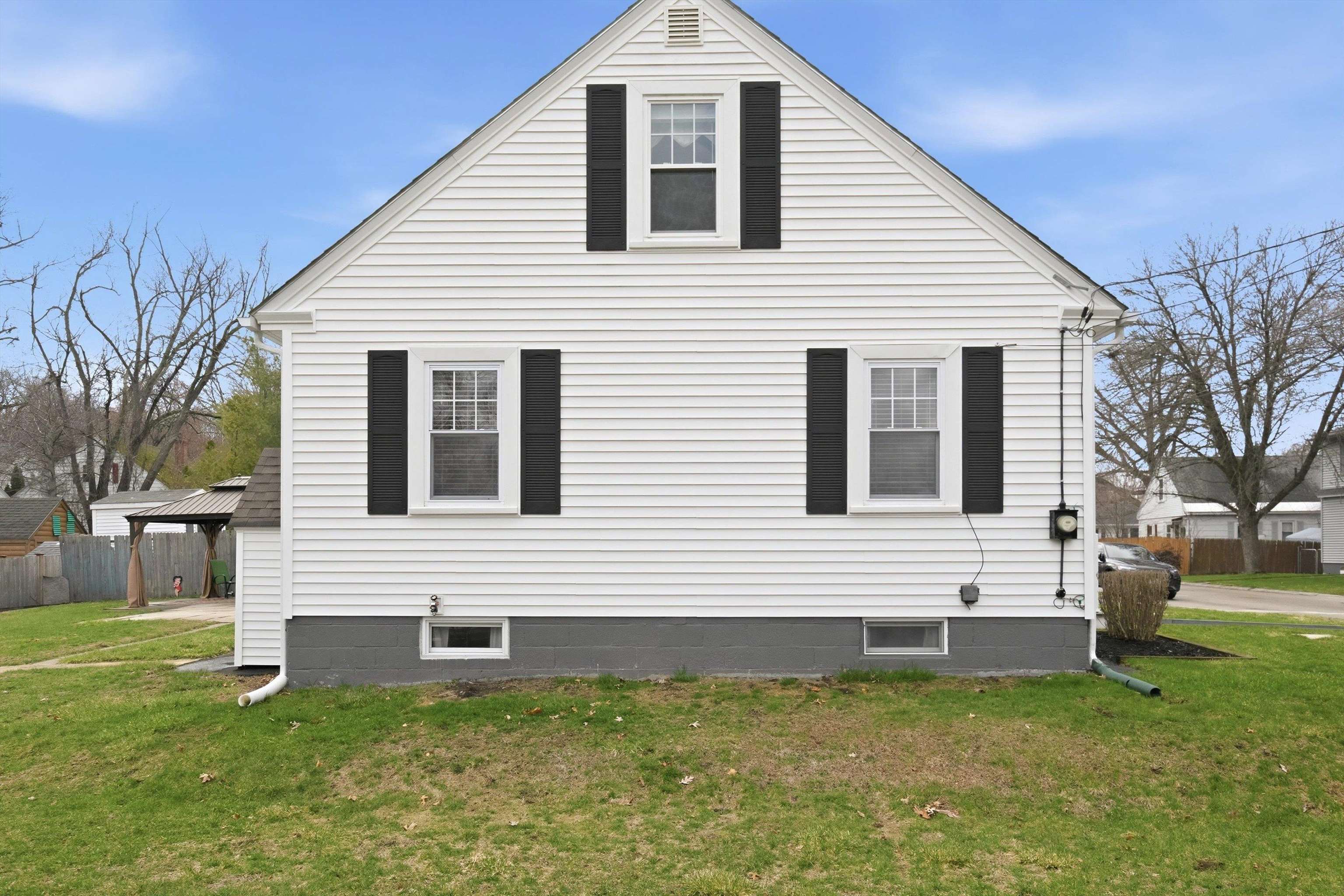 599 Brunelle Ave, Manchester, NH 03103