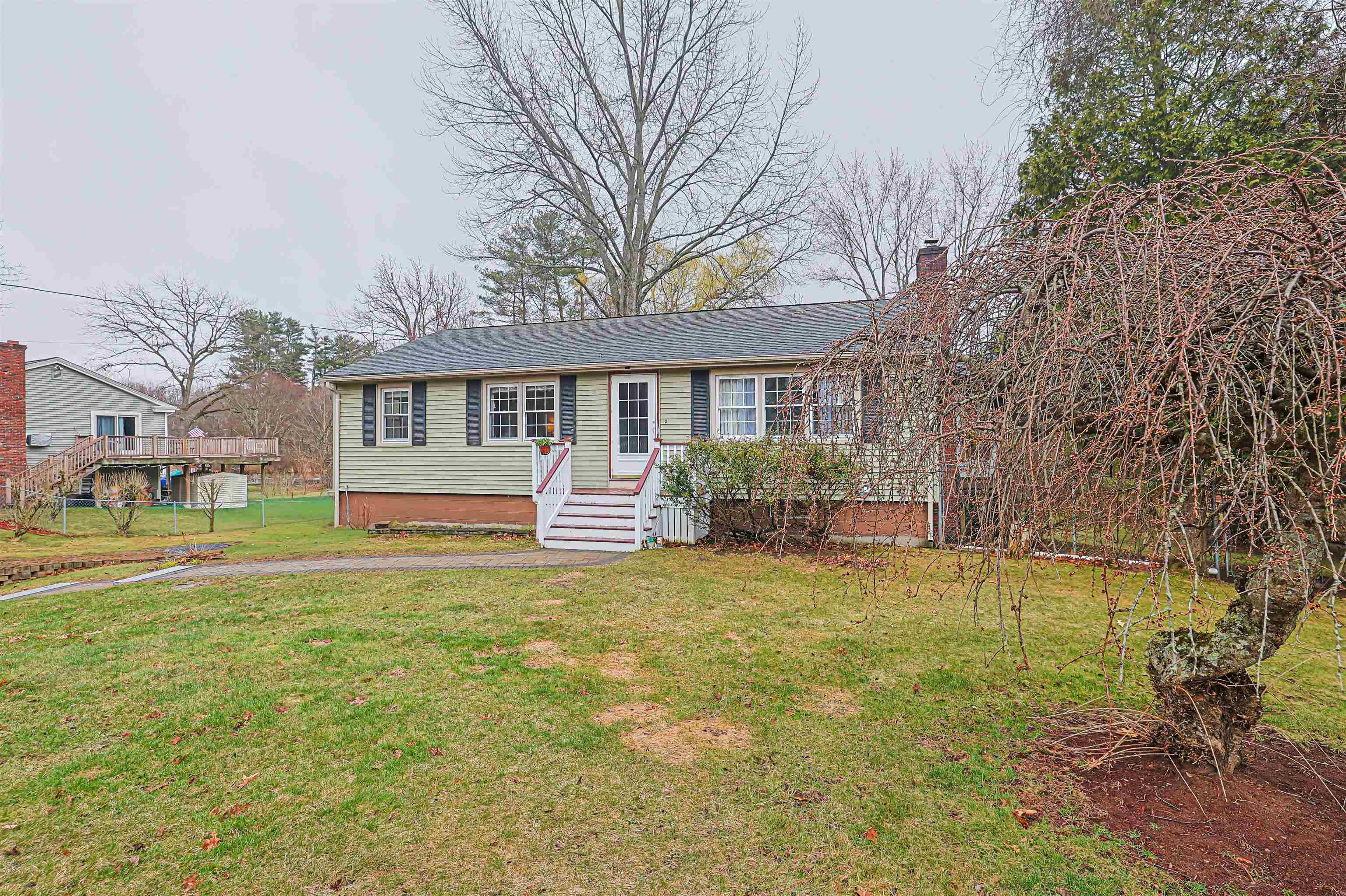 22 Tyler St, Salem, NH 03079