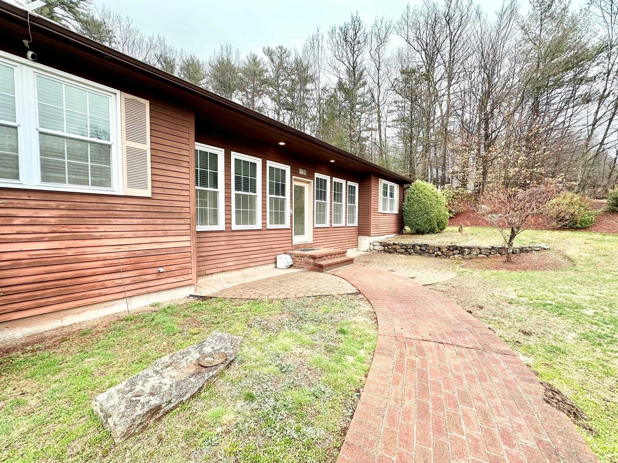 7 Rainbow Dr, Goffstown, NH 03045