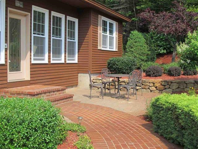 7 Rainbow Dr, Goffstown, NH 03045