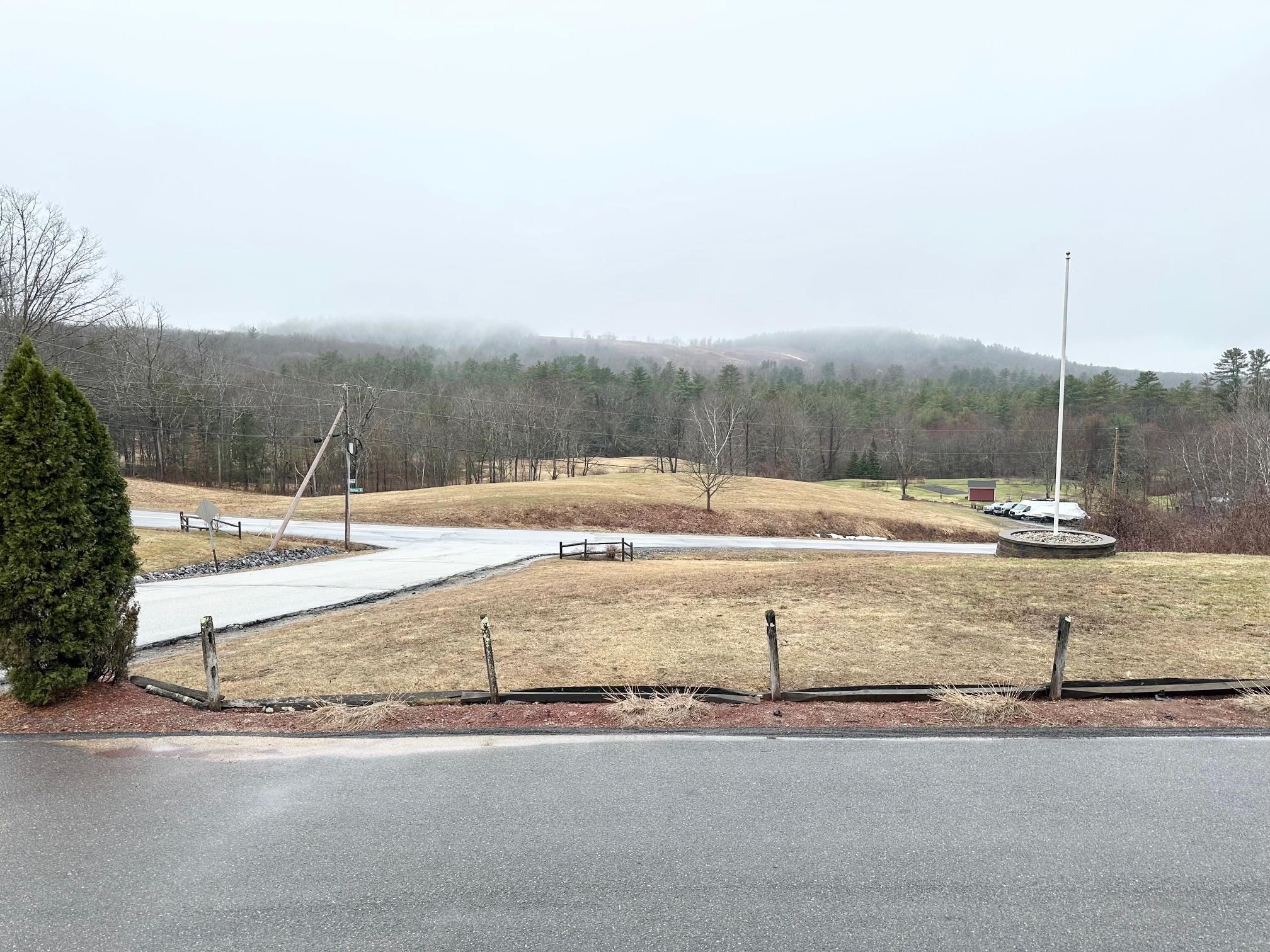 7 Rainbow Dr, Goffstown, NH 03045